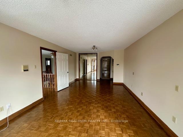 Photo 15 of 270 Arnold Avenue, Vaughan, Crestwood-Springfarm-Yorkhill — HOMEH