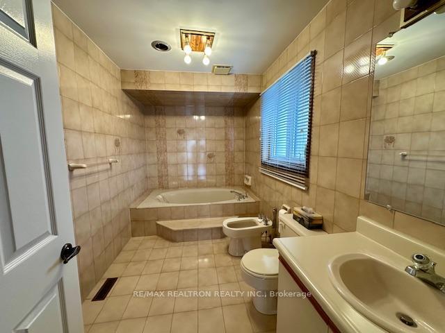 Photo 16 of 270 Arnold Avenue, Vaughan, Crestwood-Springfarm-Yorkhill — HOMEH