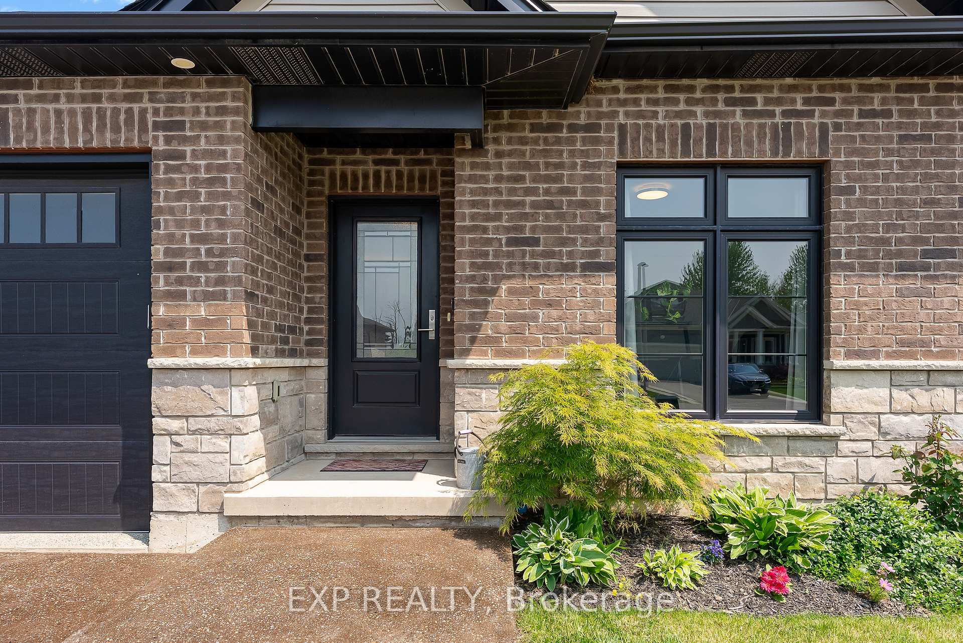 Photo 3 of 94 Willowbrook Drive, Welland, West Welland — HOMEH