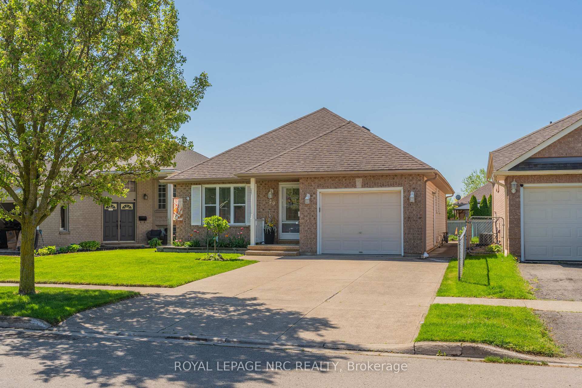 Photo 2 of 29 Jefferson Court E, Welland, N. Welland — HOMEH