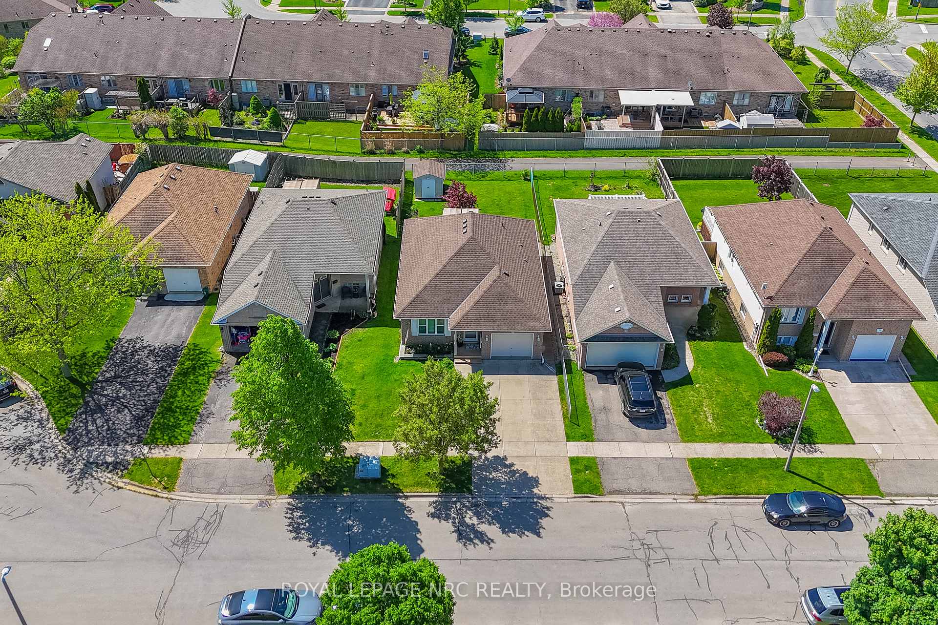 Photo 23 of 29 Jefferson Court E, Welland, N. Welland — HOMEH