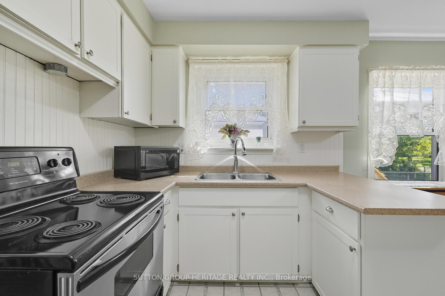 Photo 4 of 904 Walton Boulevard, Whitby, Williamsburg — HOMEH