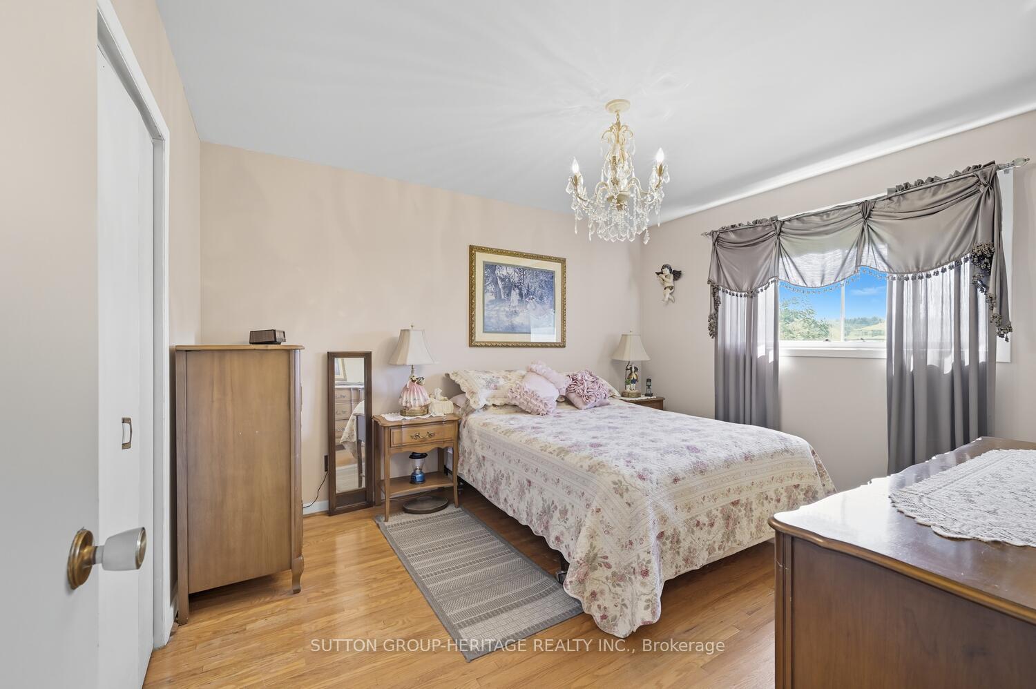 Photo 11 of 904 Walton Boulevard, Whitby, Williamsburg — HOMEH