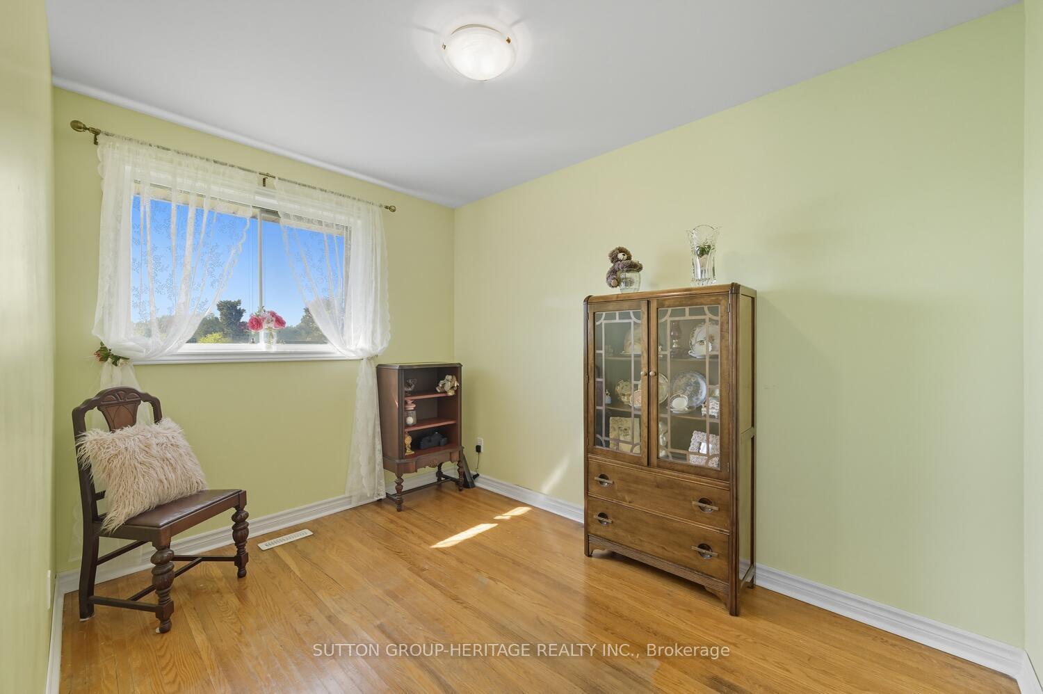 Photo 13 of 904 Walton Boulevard, Whitby, Williamsburg — HOMEH