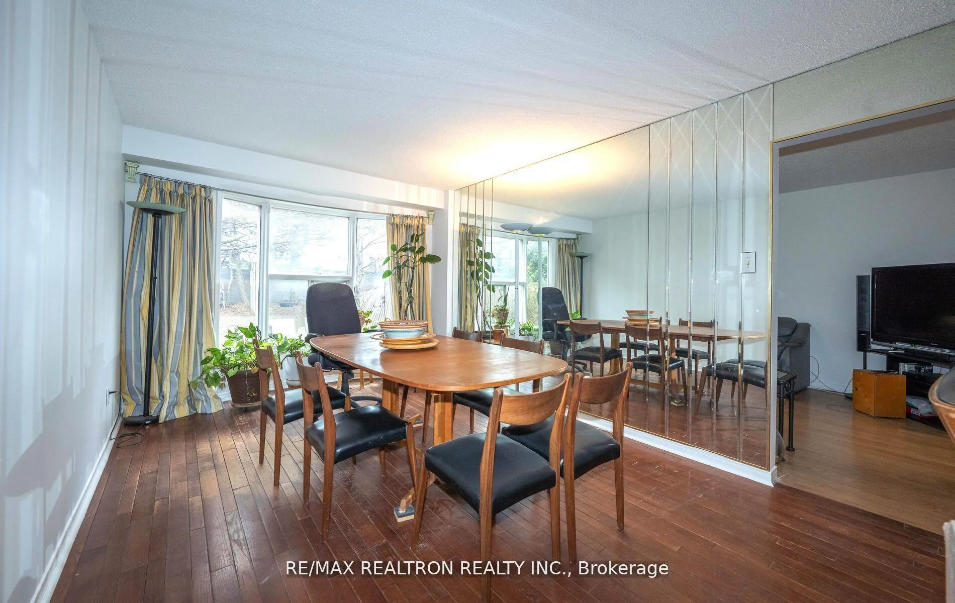 Photo 8 of 177 North Meadow Crescent, Vaughan, Crestwood-Springfarm-Yorkhill — HOMEH