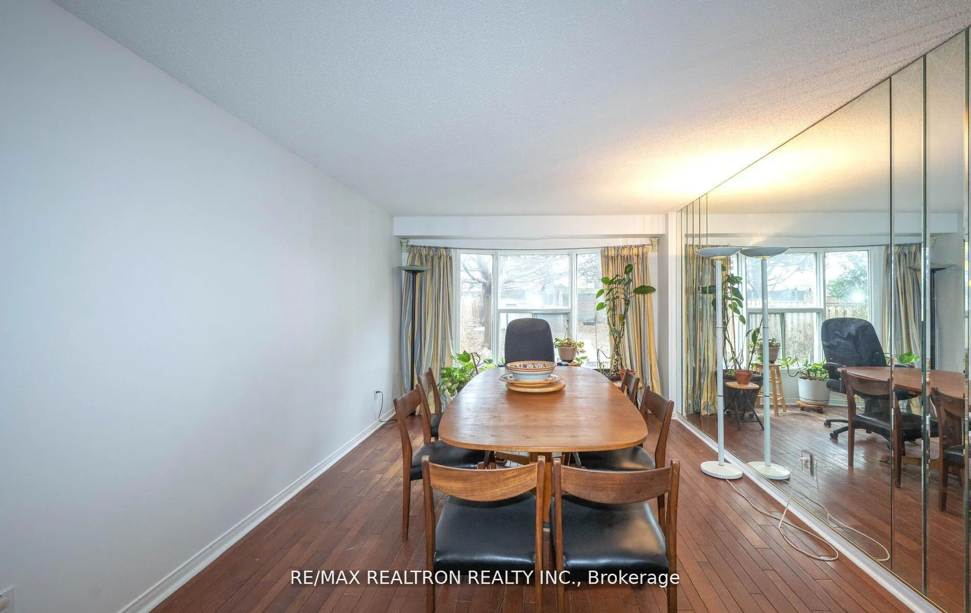 Photo 9 of 177 North Meadow Crescent, Vaughan, Crestwood-Springfarm-Yorkhill — HOMEH