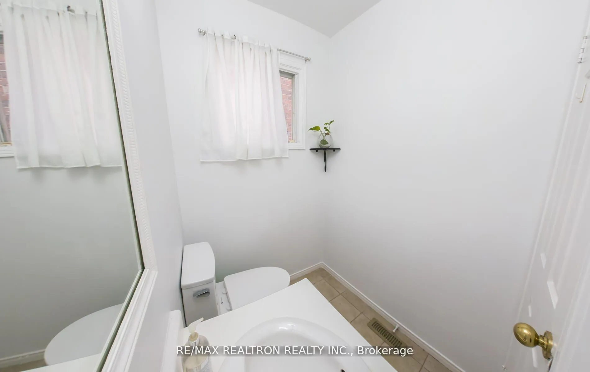 Photo 15 of 177 North Meadow Crescent, Vaughan, Crestwood-Springfarm-Yorkhill — HOMEH
