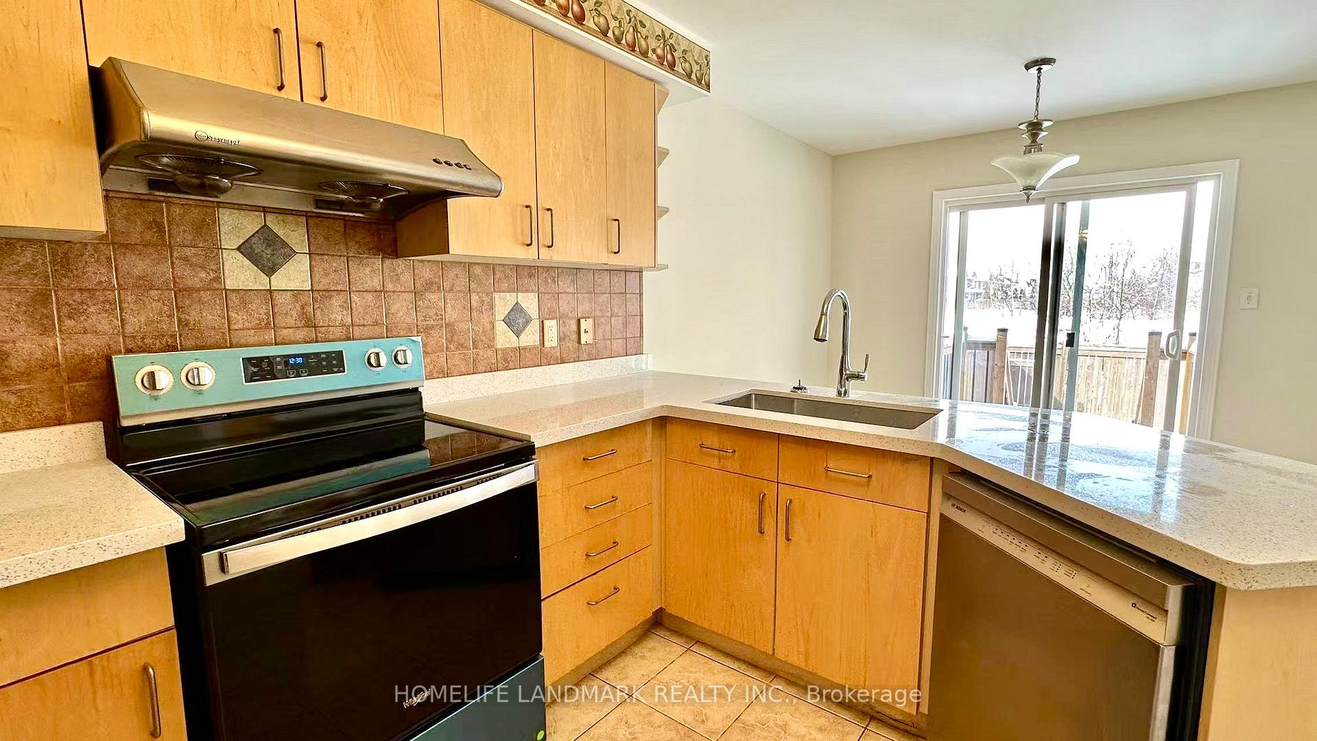 Photo 5 of 141 Bourbon Place, Whitby, Pringle Creek — HOMEH