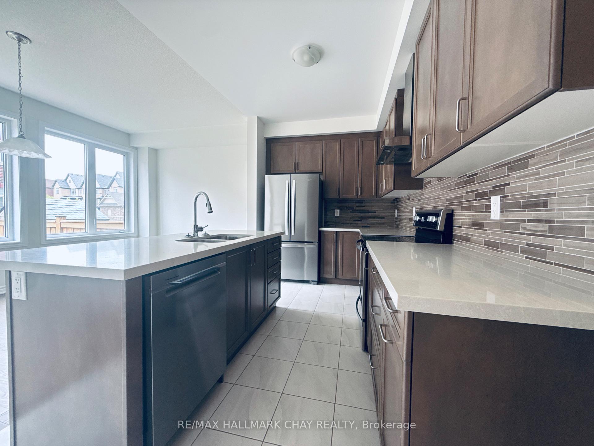 Photo 10 of 17 Sutcliffe Drive, Whitby, Rolling Acres — HOMEH