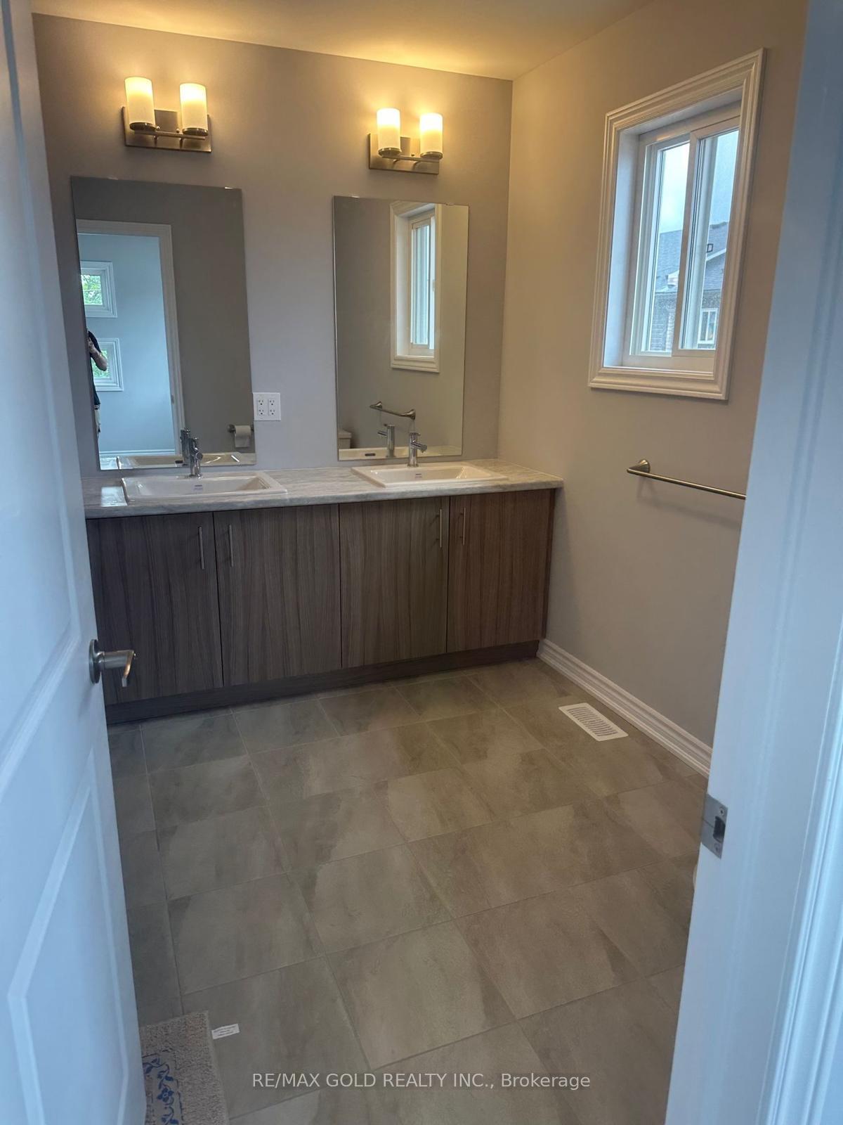 Photo 18 of 4 Renfrew Trail, Welland, N. Welland — HOMEH