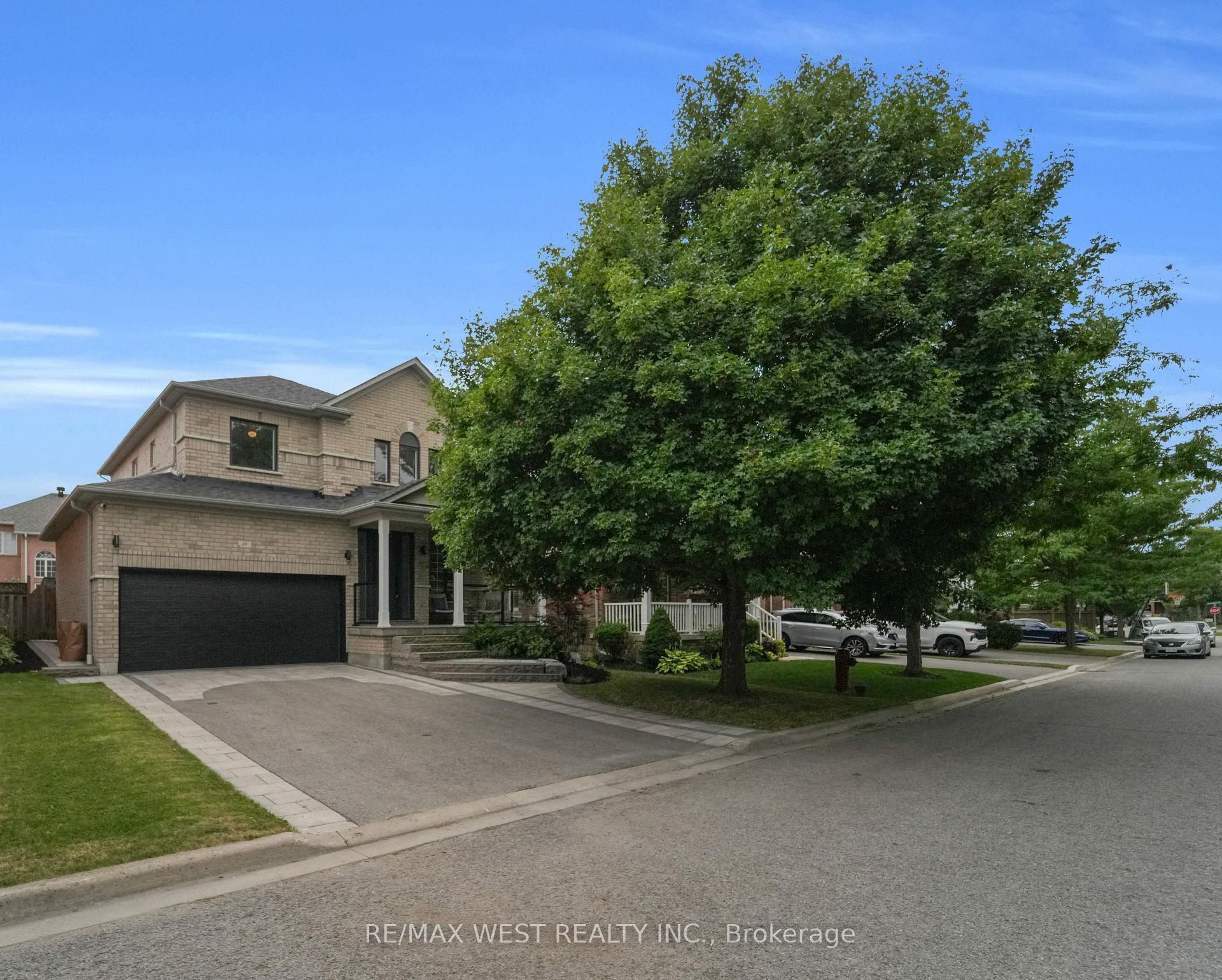 Photo 2 of 19 Haverhill Terrace, Aurora, Bayview Wellington — HOMEH
