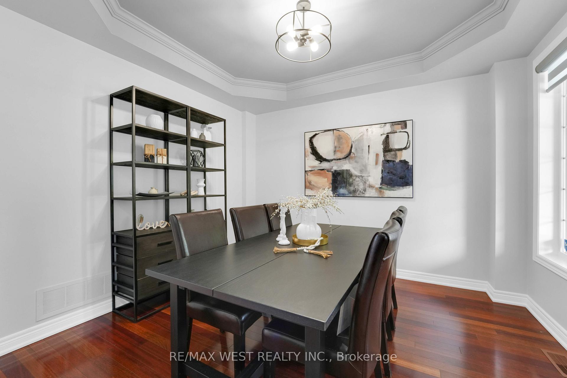 Photo 4 of 19 Haverhill Terrace, Aurora, Bayview Wellington — HOMEH