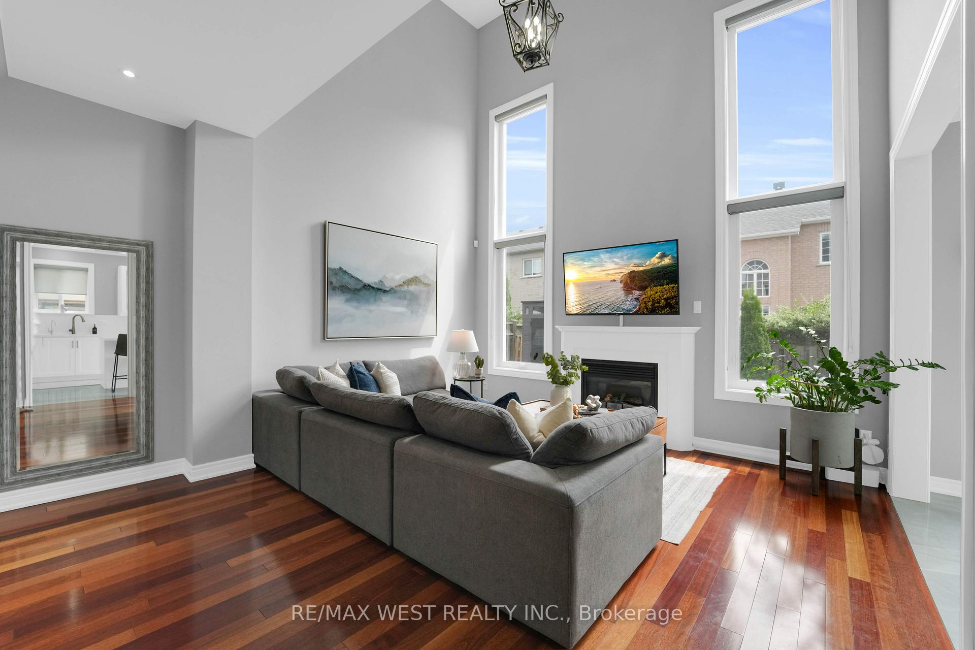 Photo 3 of 19 Haverhill Terrace, Aurora, Bayview Wellington — HOMEH
