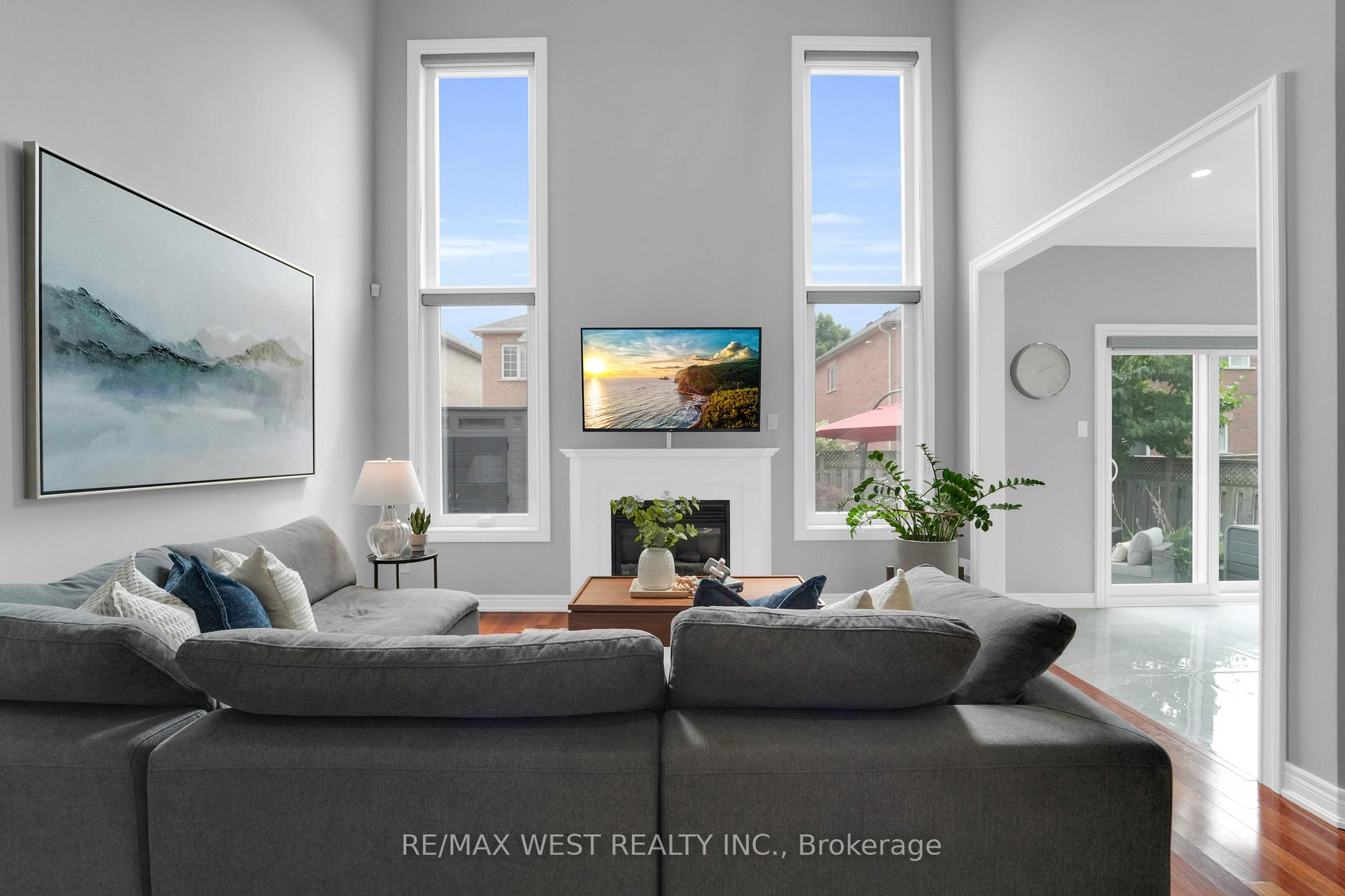 Photo 6 of 19 Haverhill Terrace, Aurora, Bayview Wellington — HOMEH