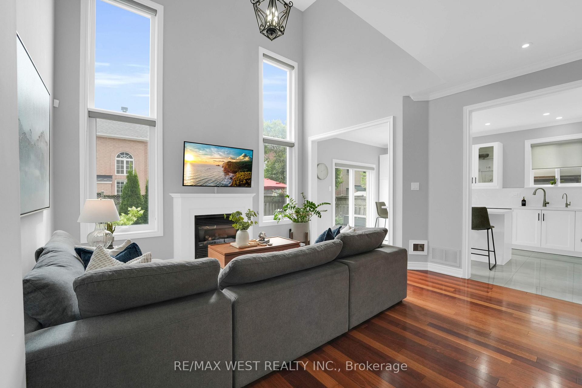 Photo 5 of 19 Haverhill Terrace, Aurora, Bayview Wellington — HOMEH