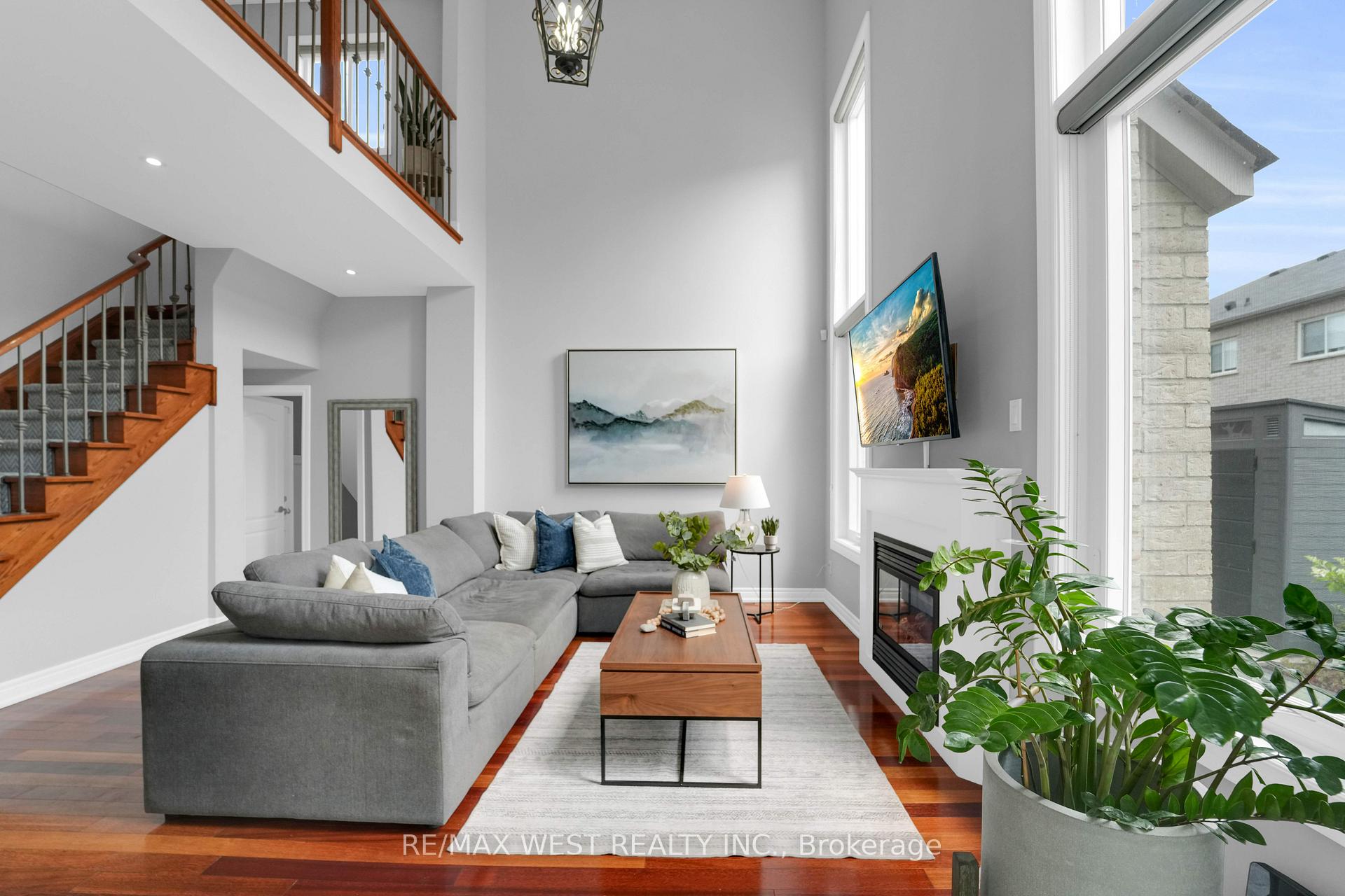 Photo 7 of 19 Haverhill Terrace, Aurora, Bayview Wellington — HOMEH