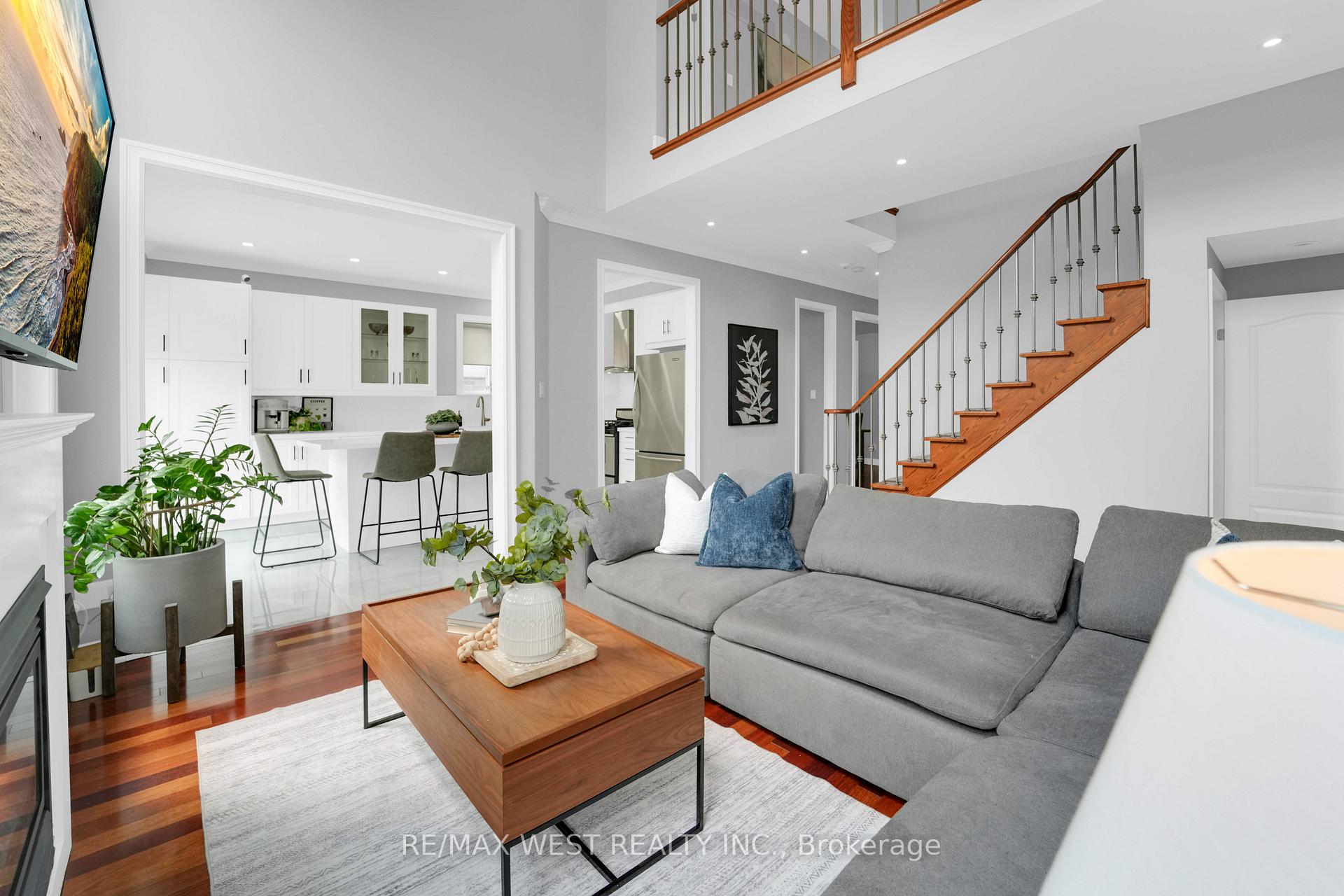 Photo 9 of 19 Haverhill Terrace, Aurora, Bayview Wellington — HOMEH