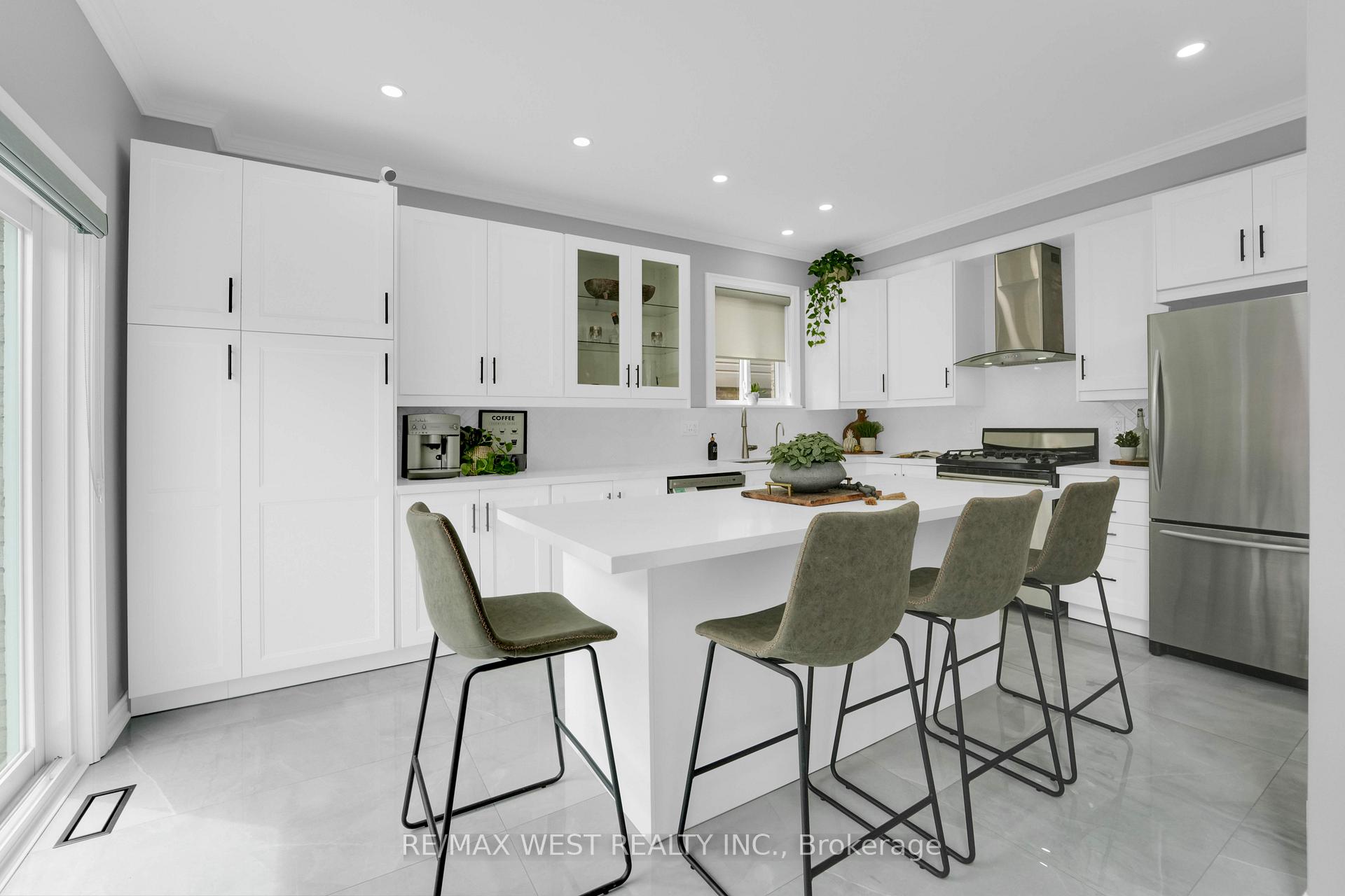 Photo 15 of 19 Haverhill Terrace, Aurora, Bayview Wellington — HOMEH