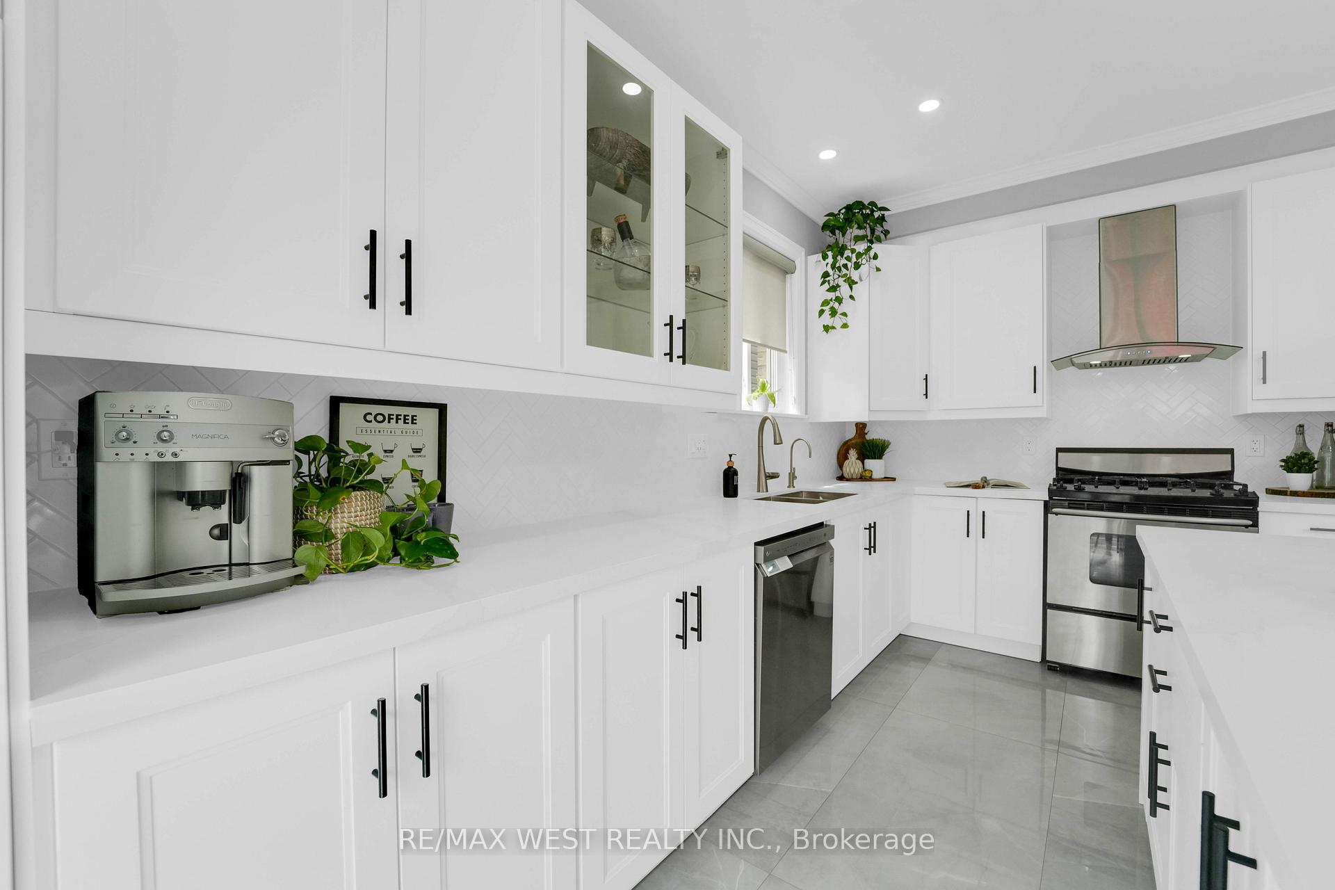 Photo 10 of 19 Haverhill Terrace, Aurora, Bayview Wellington — HOMEH