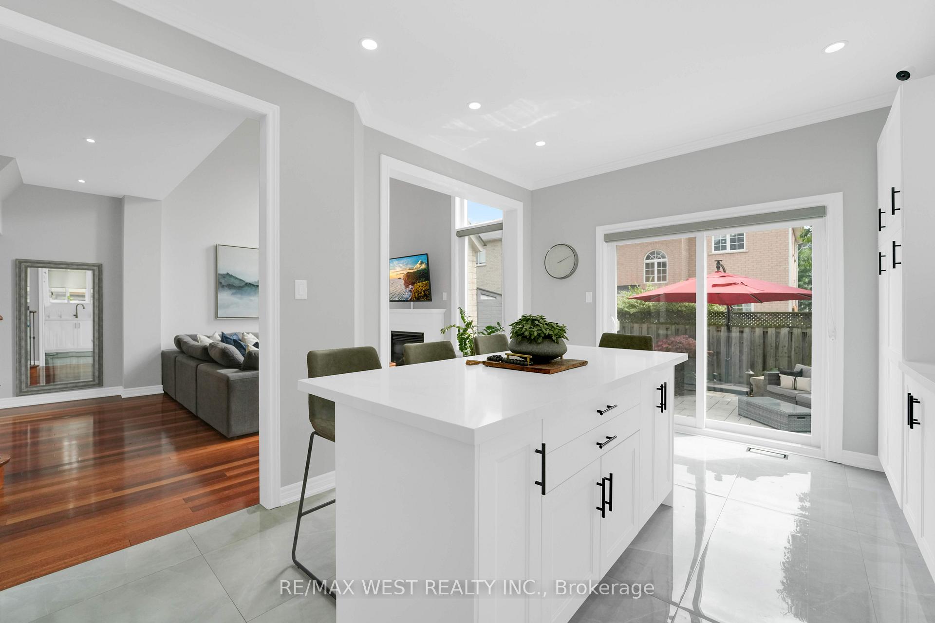 Photo 13 of 19 Haverhill Terrace, Aurora, Bayview Wellington — HOMEH