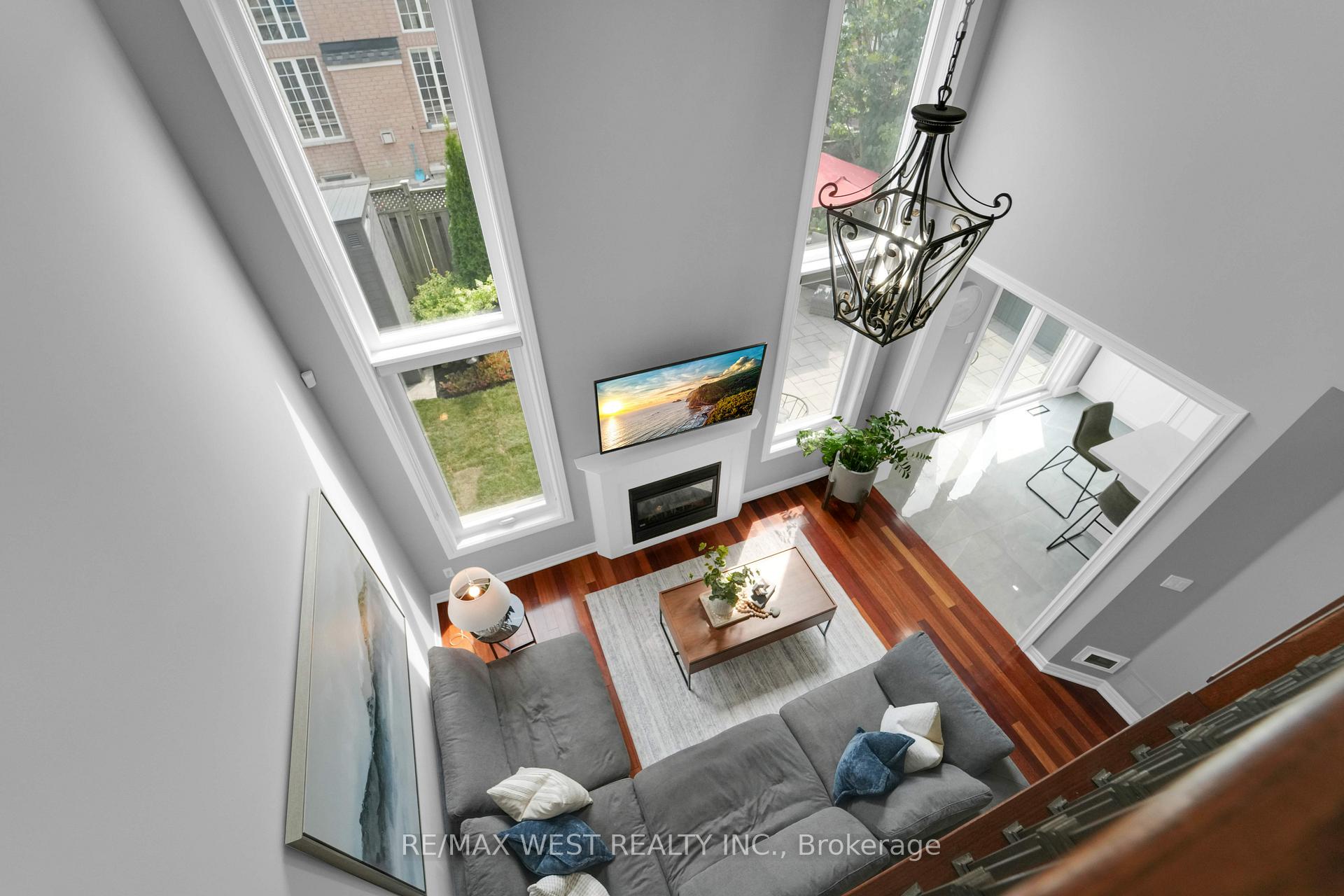 Photo 17 of 19 Haverhill Terrace, Aurora, Bayview Wellington — HOMEH
