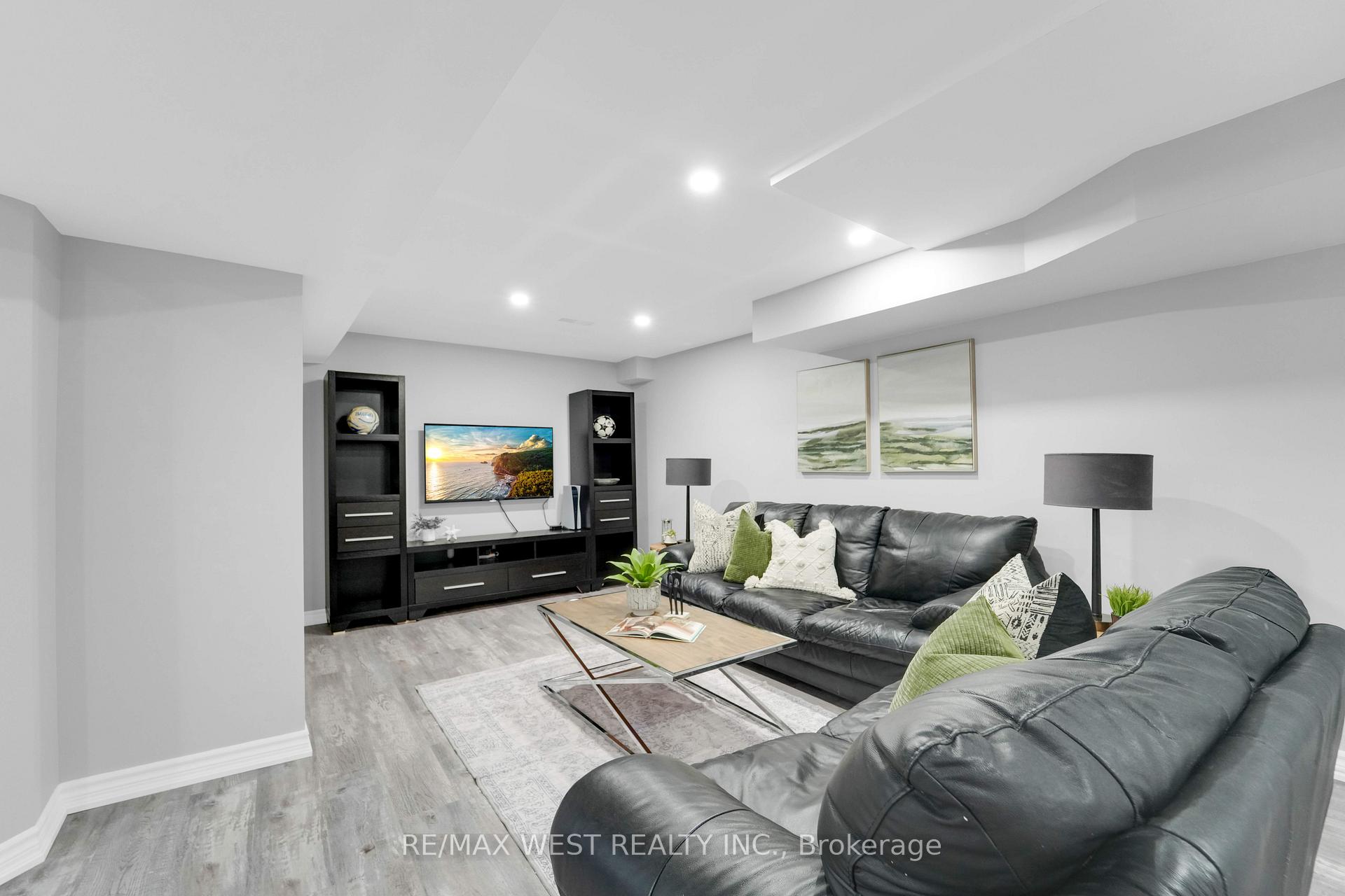 Photo 31 of 19 Haverhill Terrace, Aurora, Bayview Wellington — HOMEH