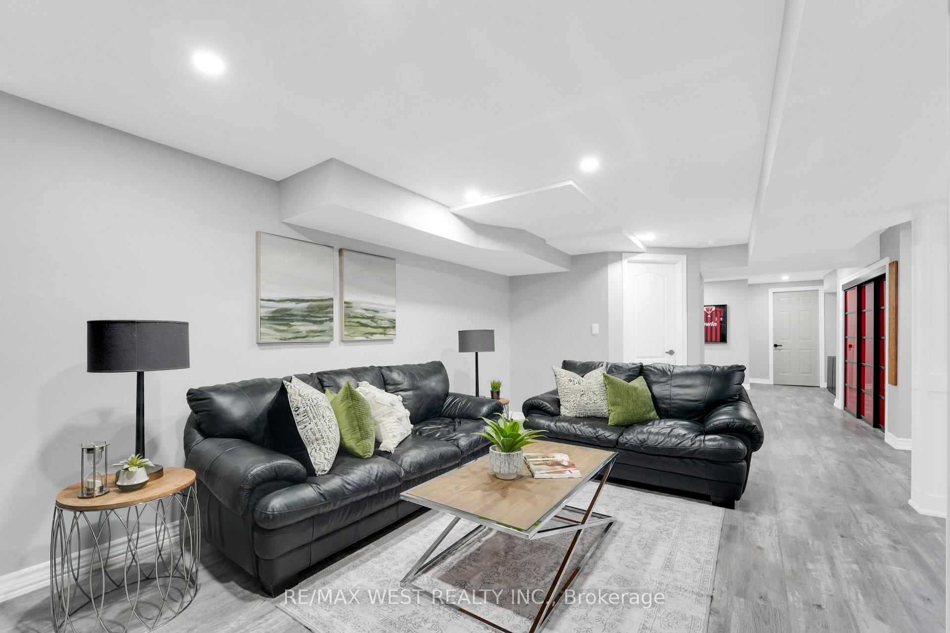 Photo 32 of 19 Haverhill Terrace, Aurora, Bayview Wellington — HOMEH