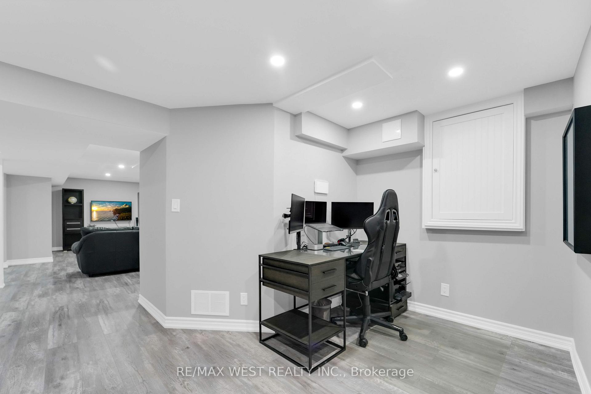 Photo 34 of 19 Haverhill Terrace, Aurora, Bayview Wellington — HOMEH