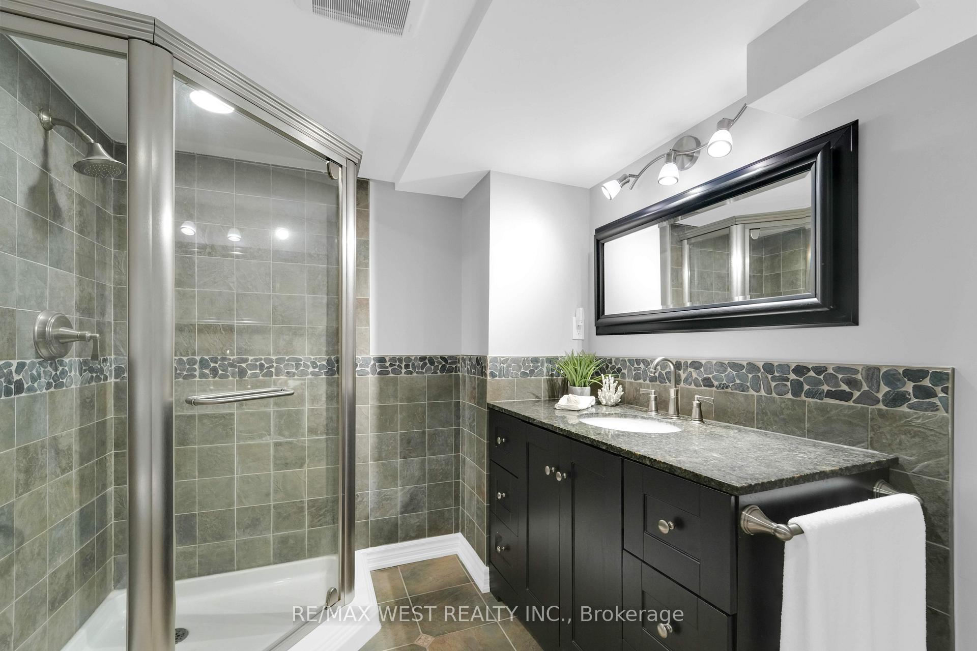 Photo 38 of 19 Haverhill Terrace, Aurora, Bayview Wellington — HOMEH