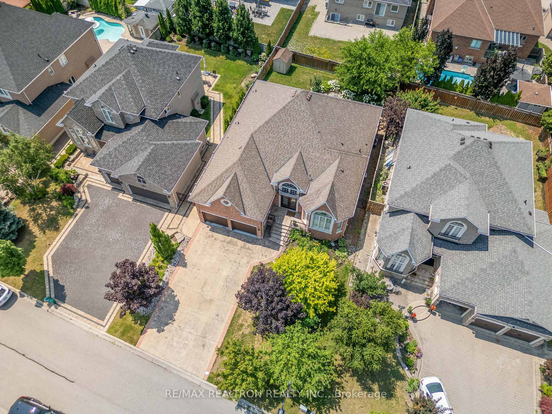 Photo 1 of 86 Novaview Crescent, Vaughan, East Woodbridge — HOMEH