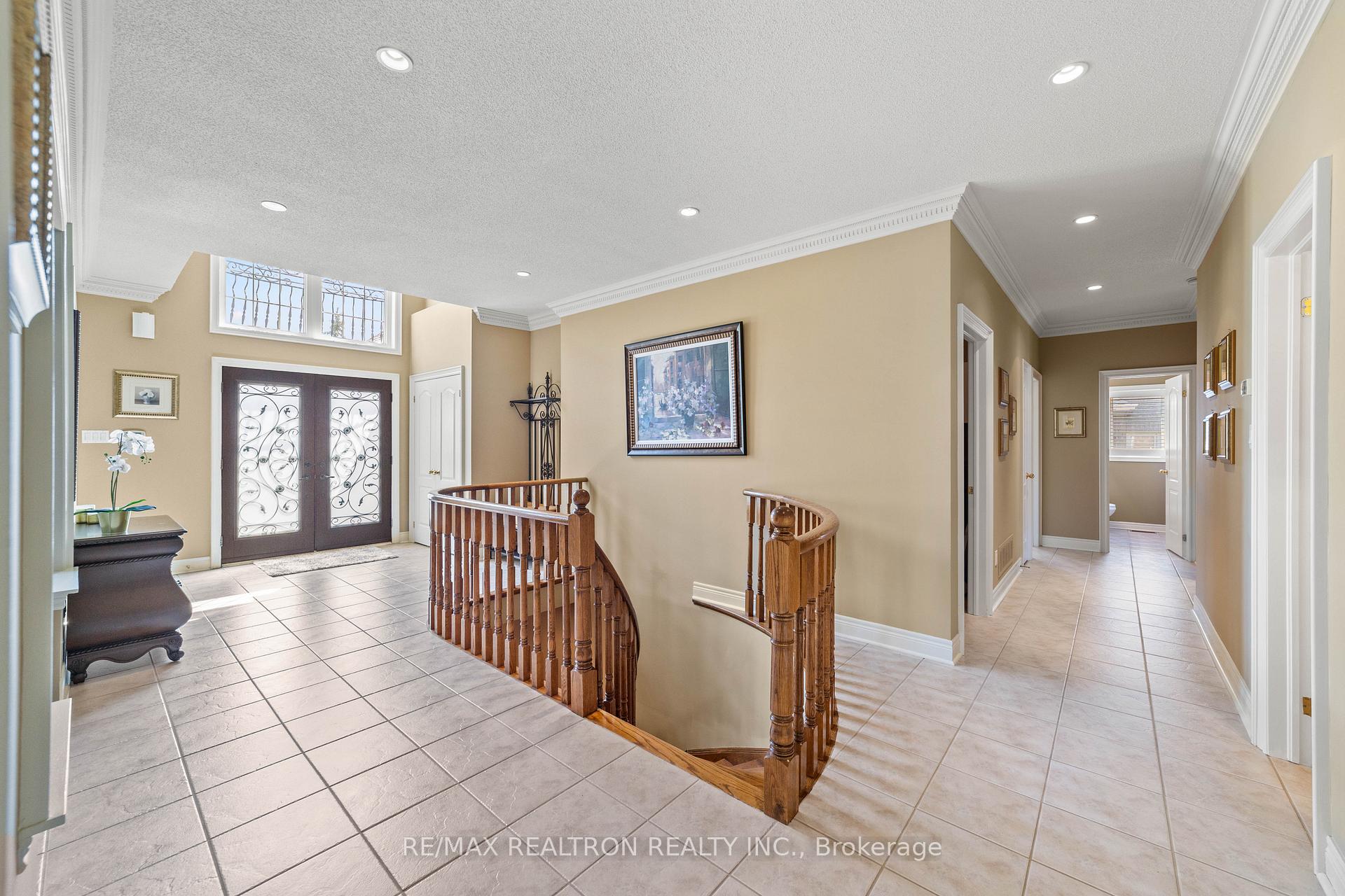 Photo 3 of 86 Novaview Crescent, Vaughan, East Woodbridge — HOMEH