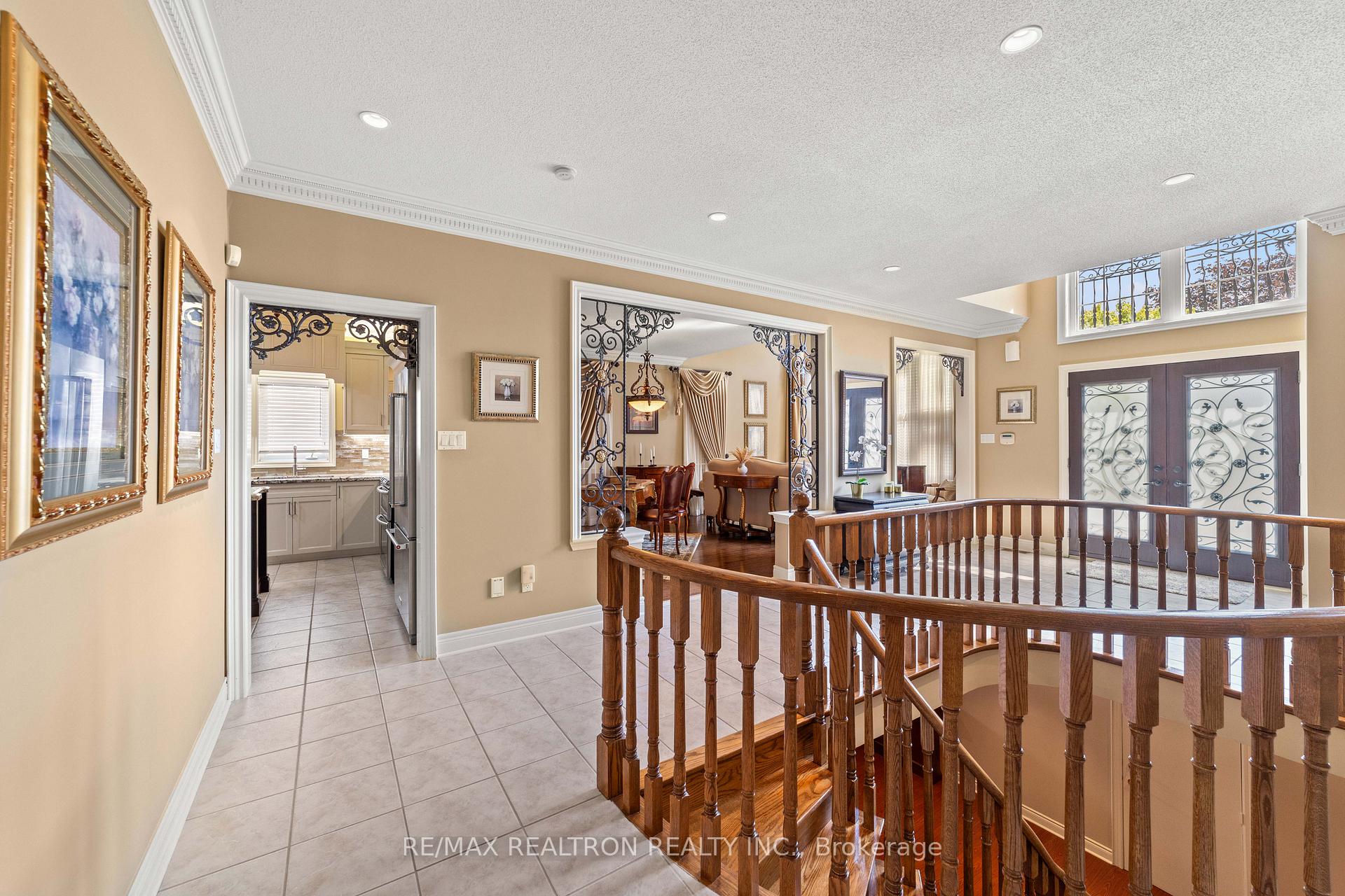 Photo 4 of 86 Novaview Crescent, Vaughan, East Woodbridge — HOMEH