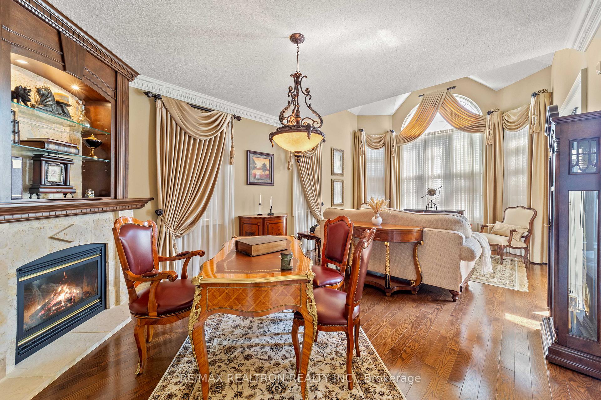 Photo 8 of 86 Novaview Crescent, Vaughan, East Woodbridge — HOMEH
