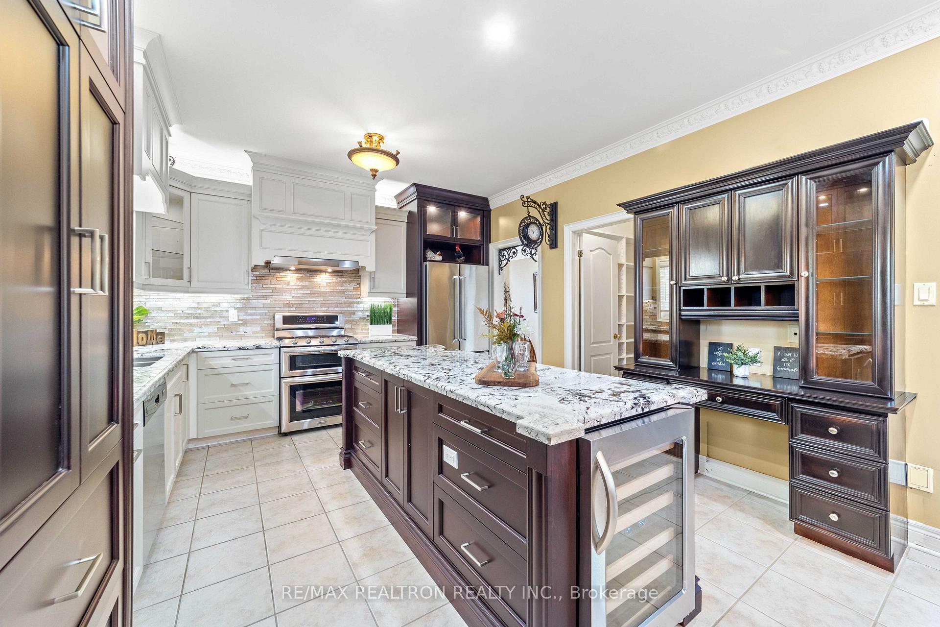 Photo 9 of 86 Novaview Crescent, Vaughan, East Woodbridge — HOMEH