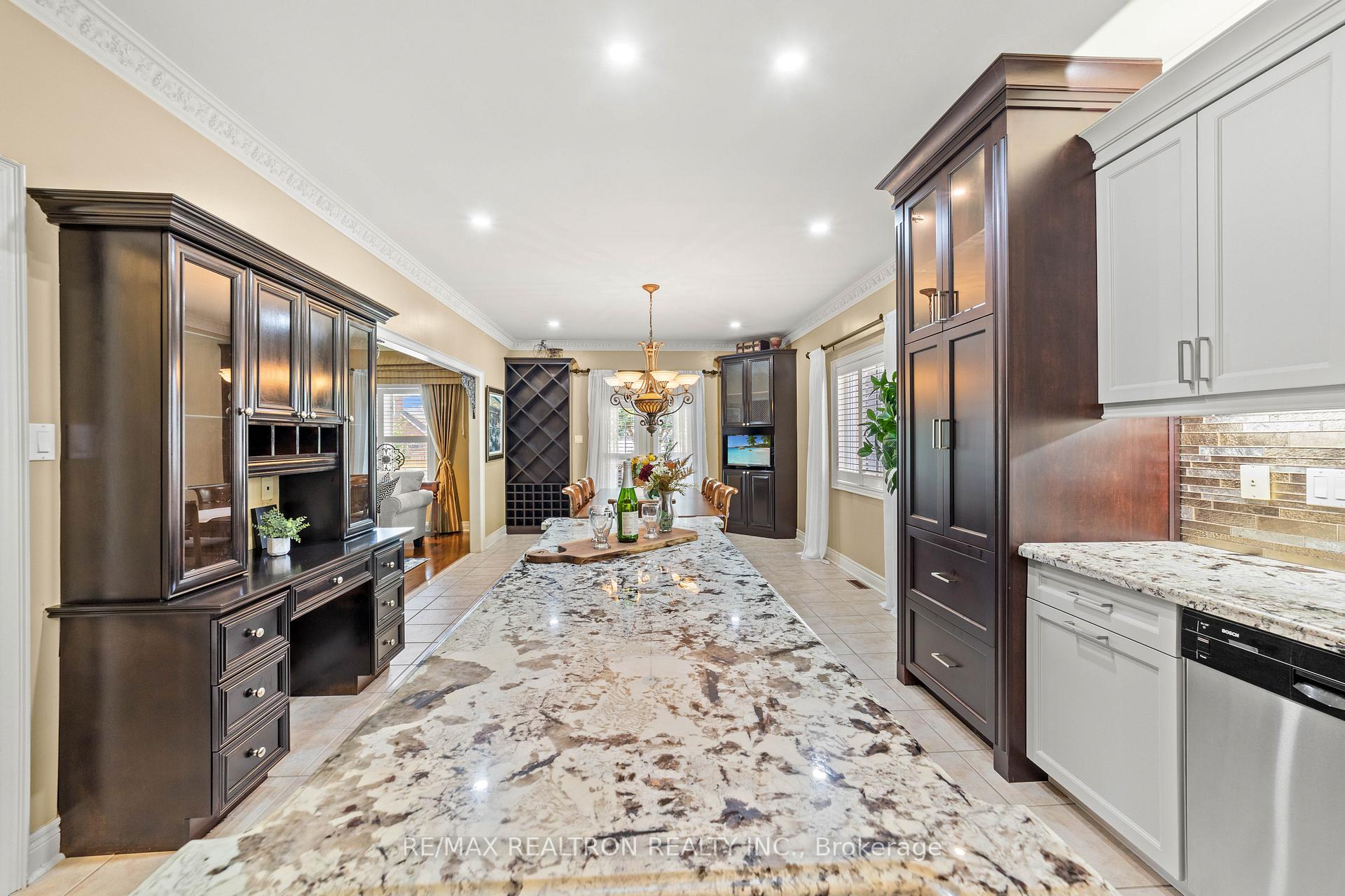 Photo 12 of 86 Novaview Crescent, Vaughan, East Woodbridge — HOMEH