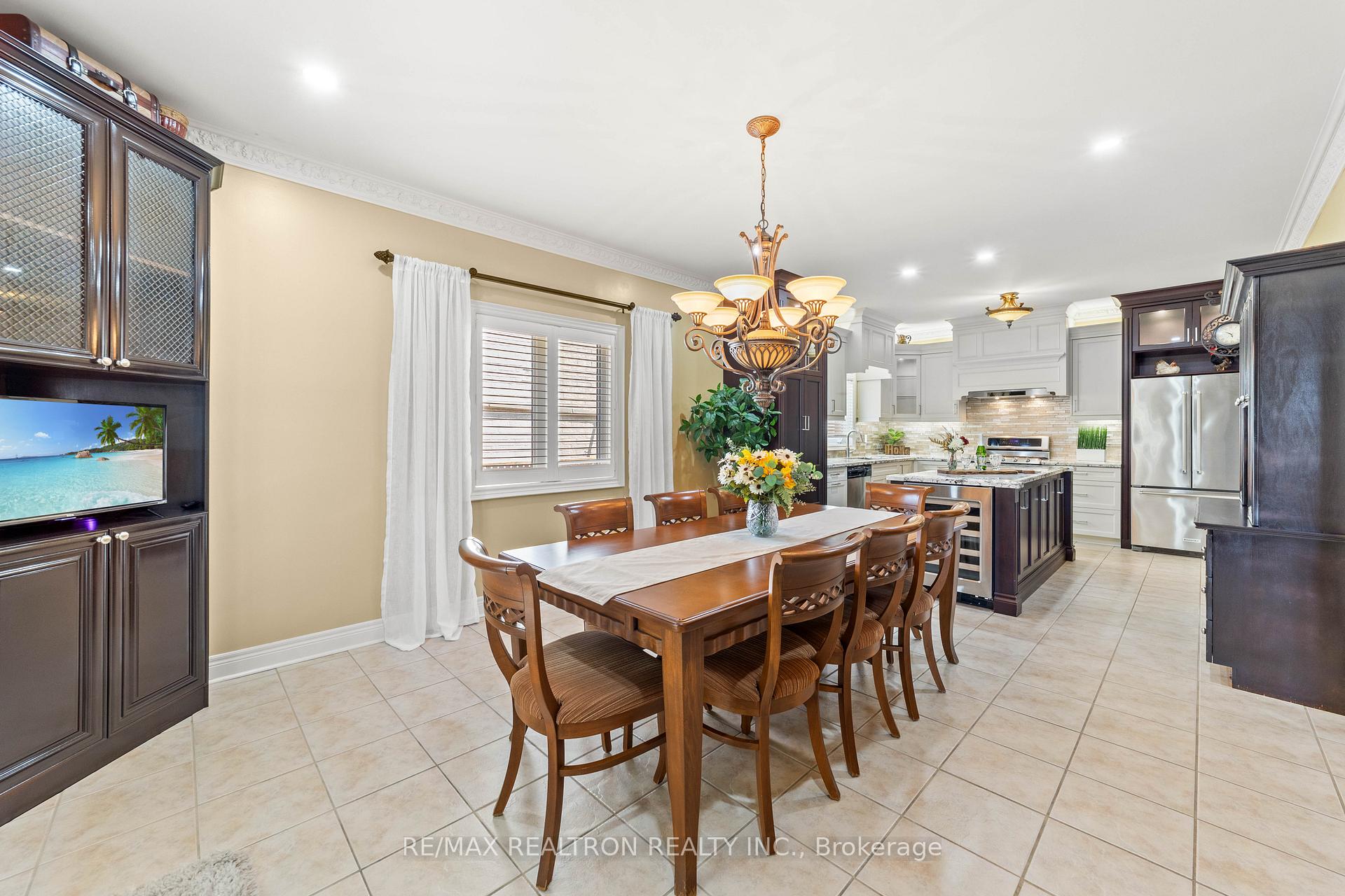Photo 18 of 86 Novaview Crescent, Vaughan, East Woodbridge — HOMEH