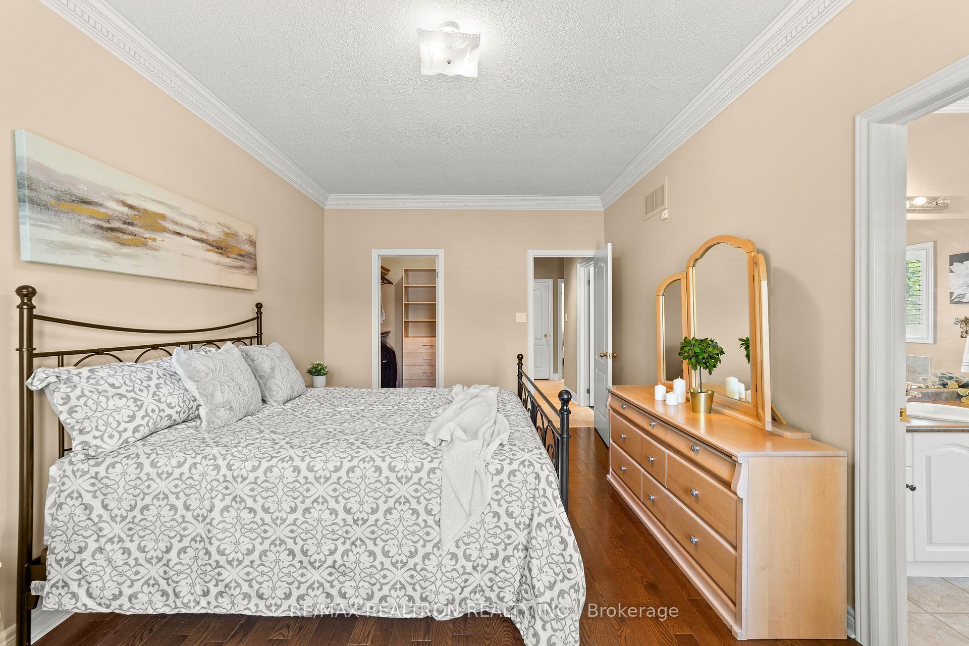 Photo 24 of 86 Novaview Crescent, Vaughan, East Woodbridge — HOMEH