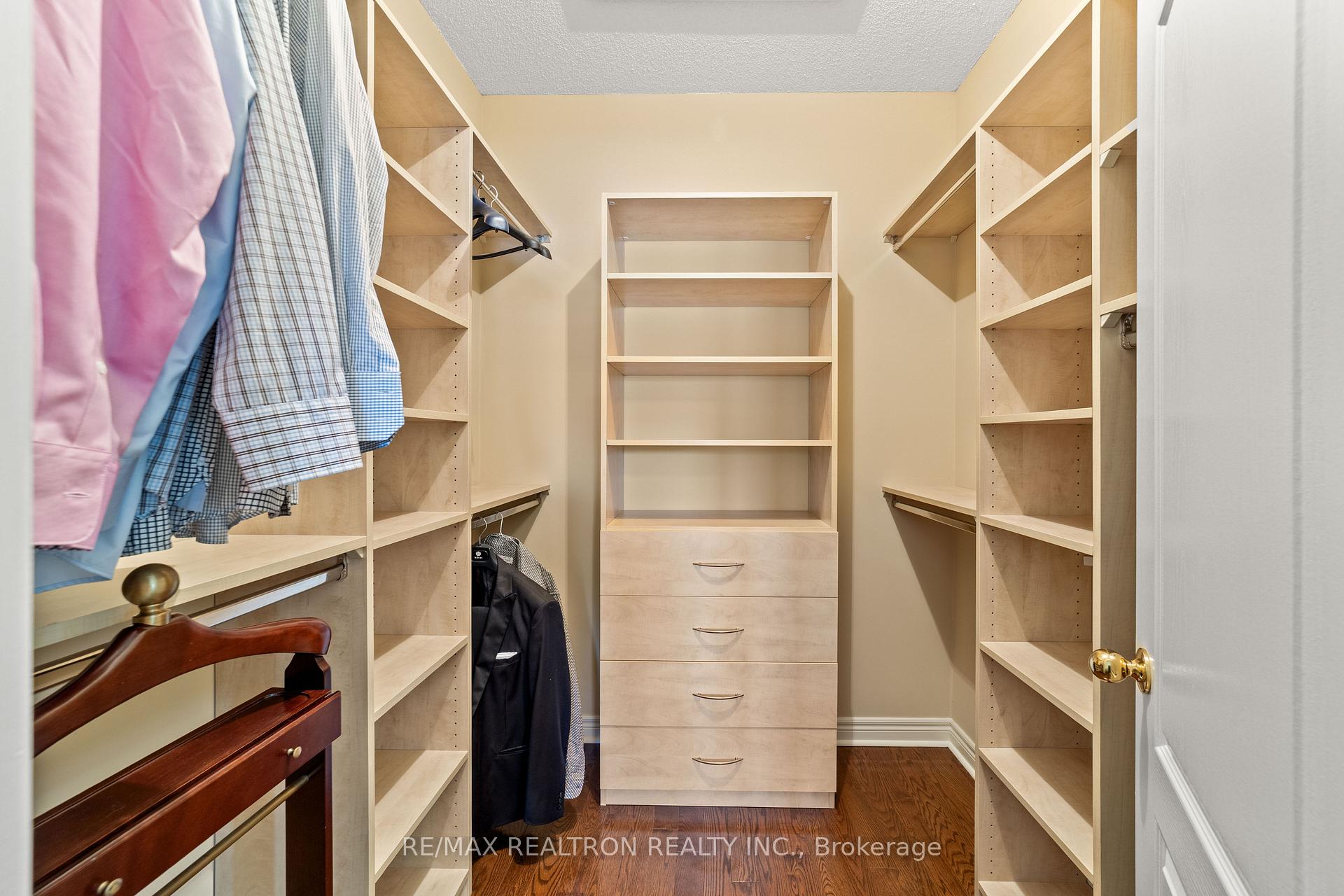 Photo 25 of 86 Novaview Crescent, Vaughan, East Woodbridge — HOMEH