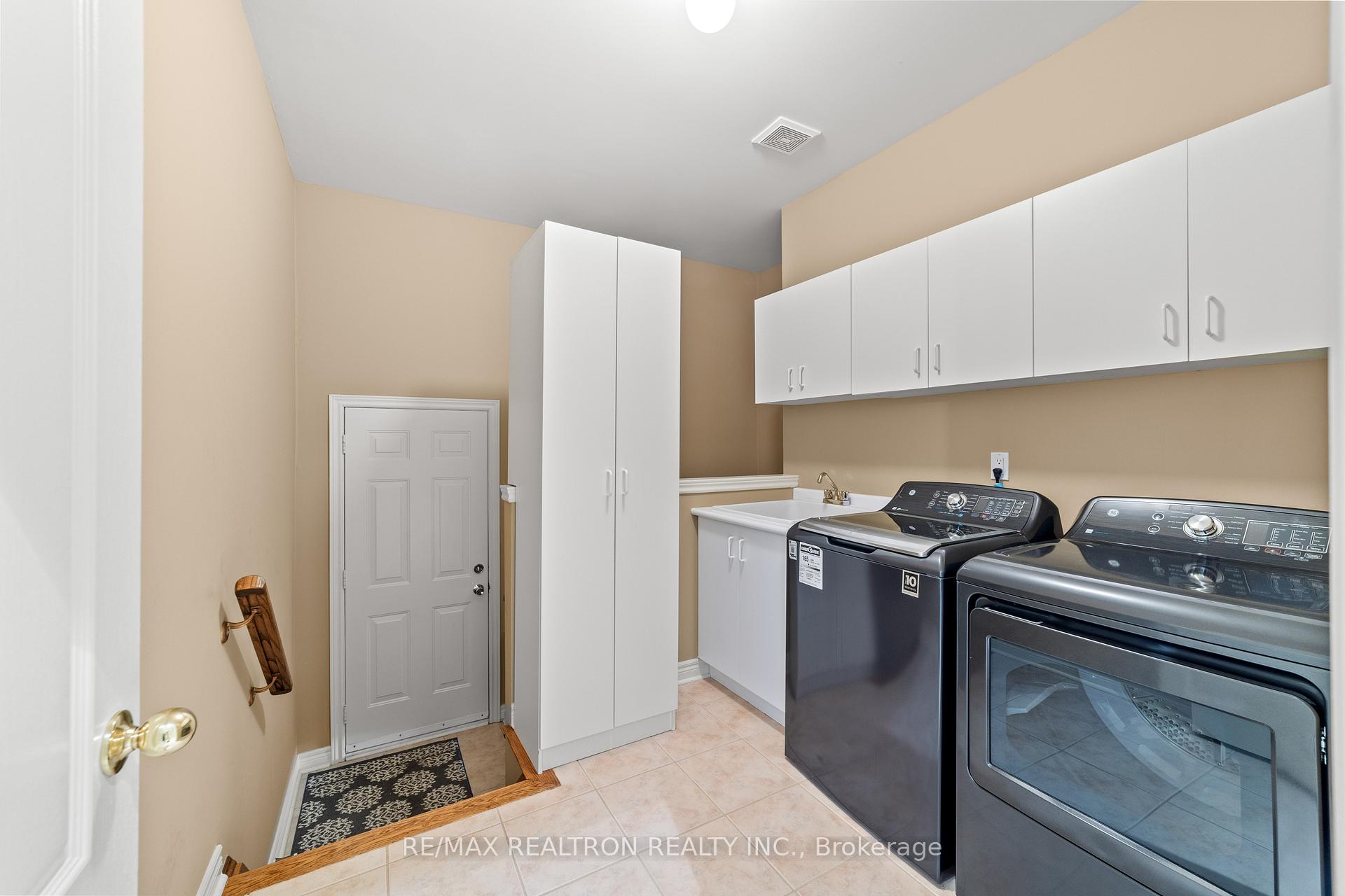 Photo 31 of 86 Novaview Crescent, Vaughan, East Woodbridge — HOMEH