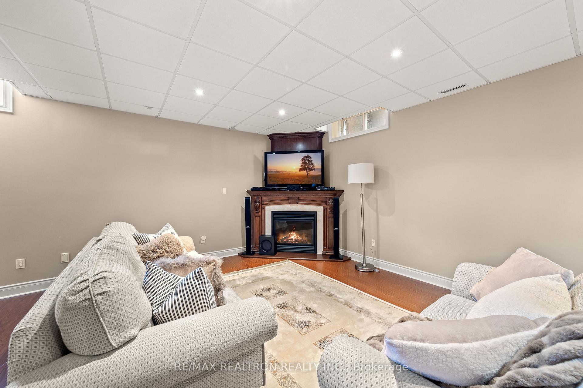 Photo 36 of 86 Novaview Crescent, Vaughan, East Woodbridge — HOMEH
