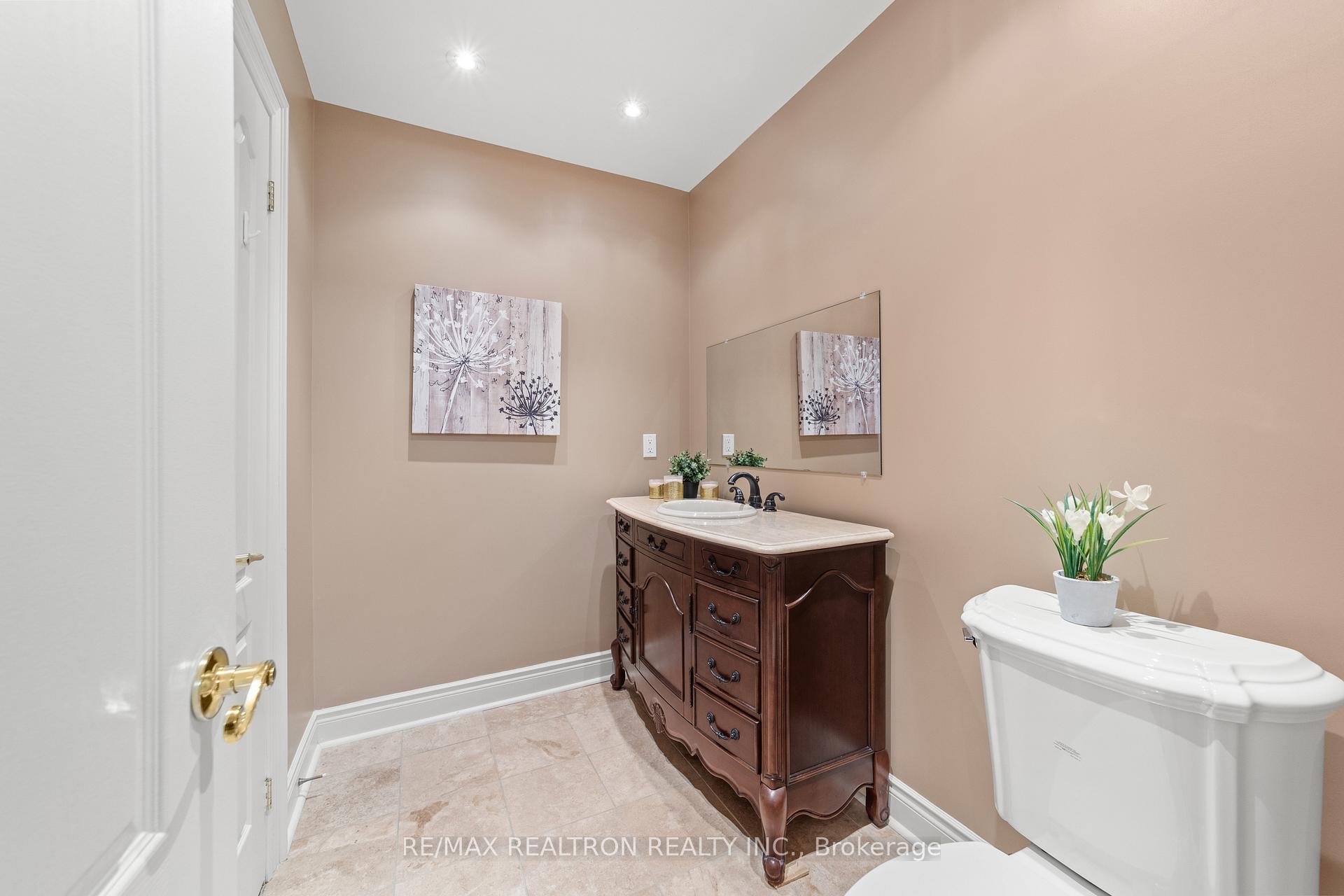 Photo 42 of 86 Novaview Crescent, Vaughan, East Woodbridge — HOMEH