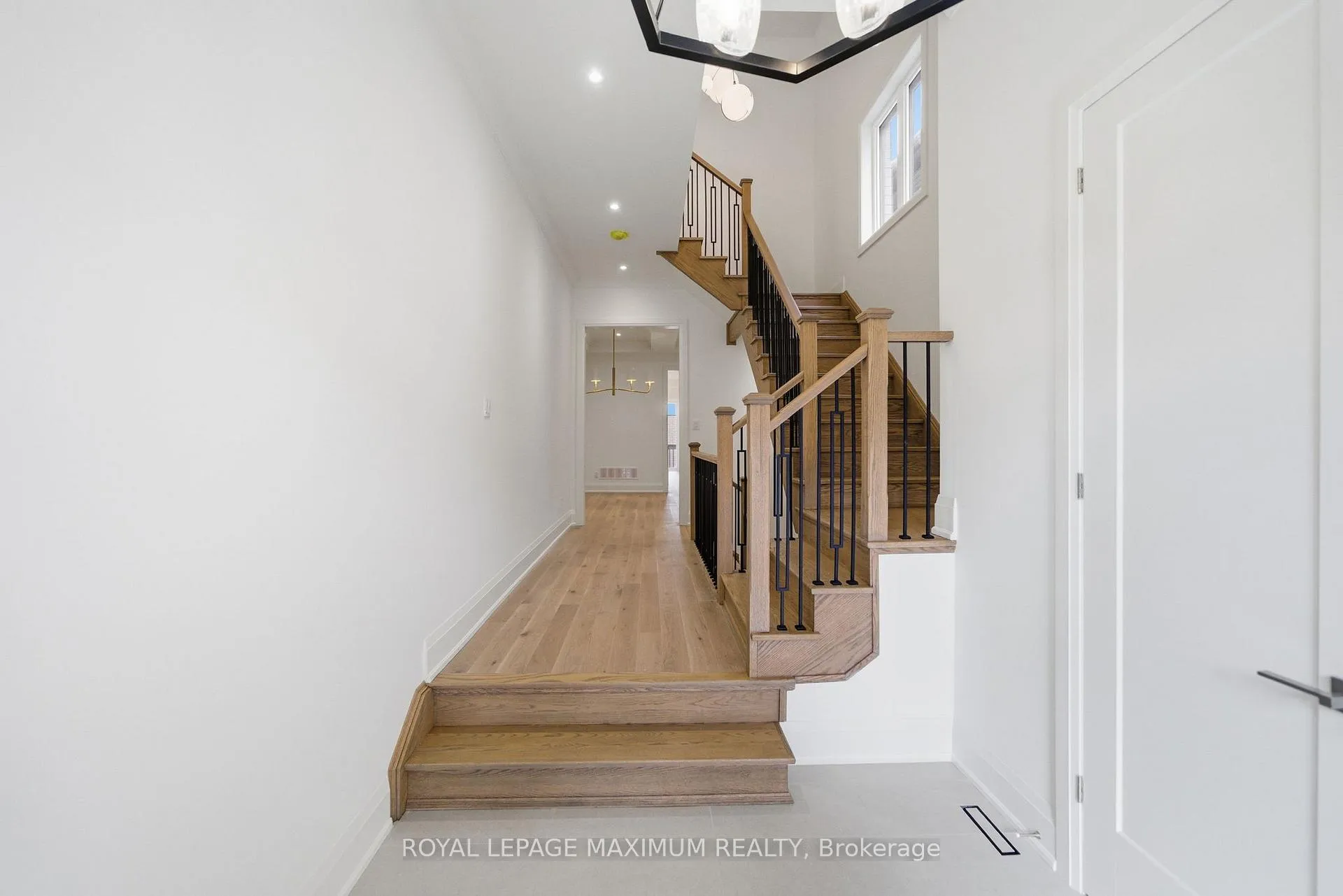 Photo 3 of 6 Donsgrove Court, Vaughan, Patterson — HOMEH