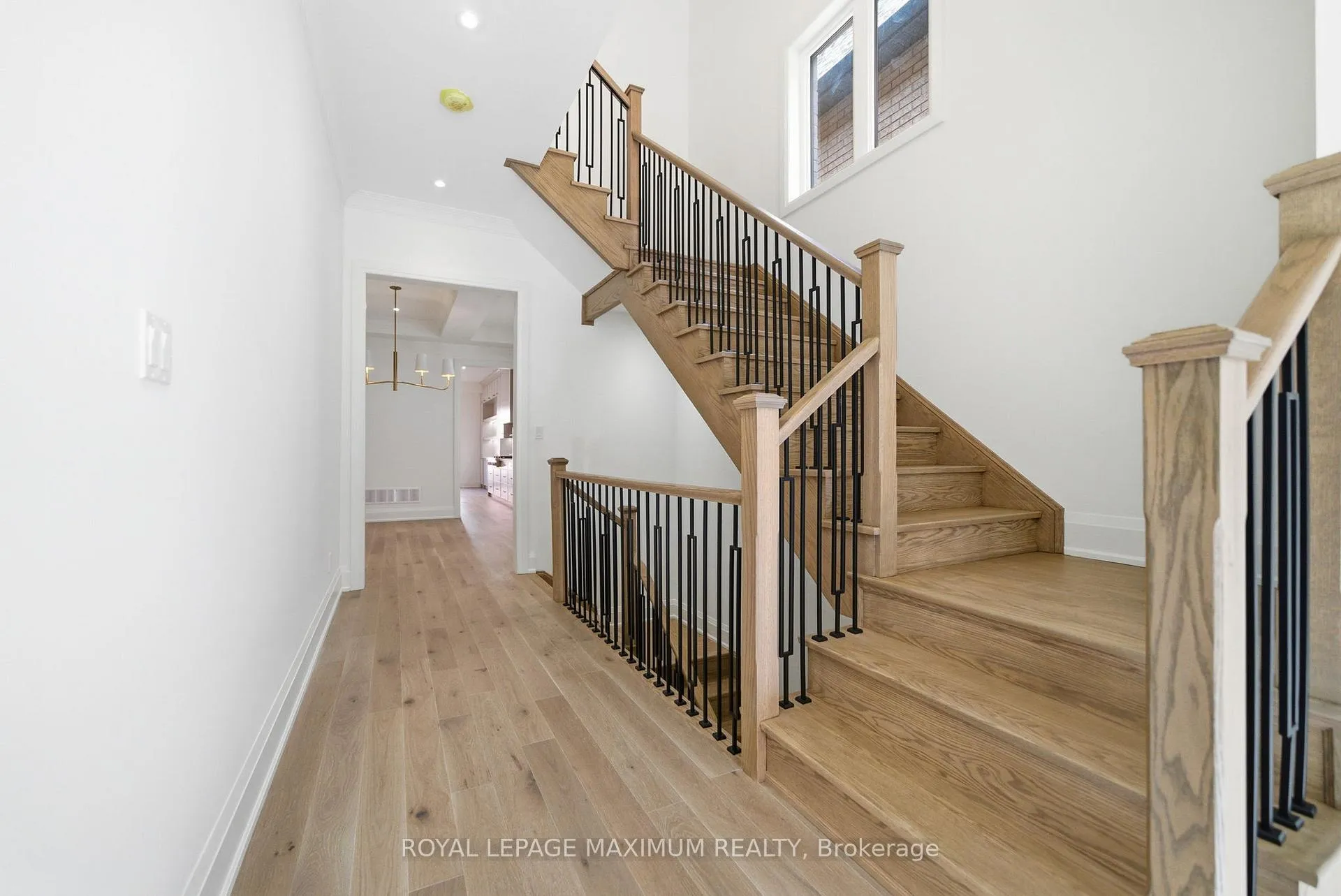 Photo 4 of 6 Donsgrove Court, Vaughan, Patterson — HOMEH