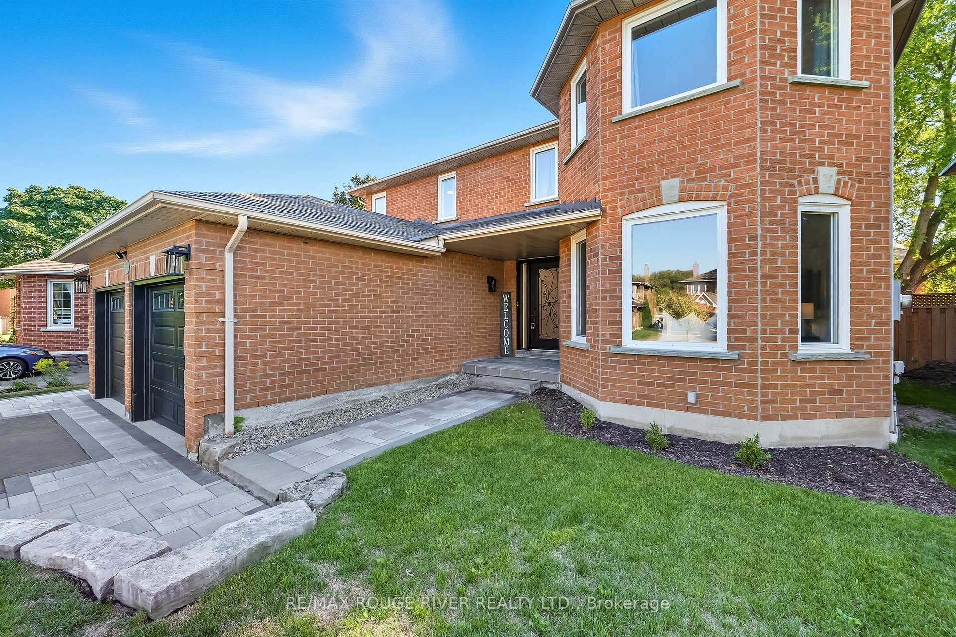 Photo 2 of 28 Wyndfield Crescent, Whitby, Pringle Creek — HOMEH