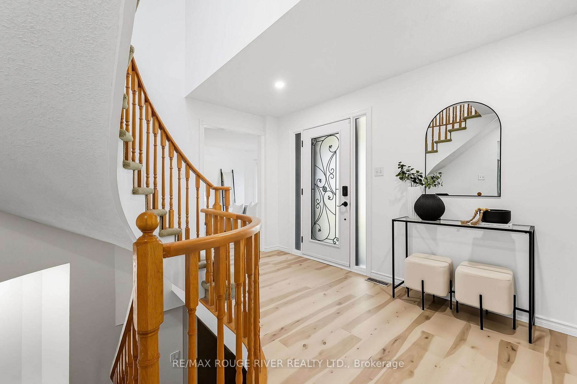 Photo 3 of 28 Wyndfield Crescent, Whitby, Pringle Creek — HOMEH