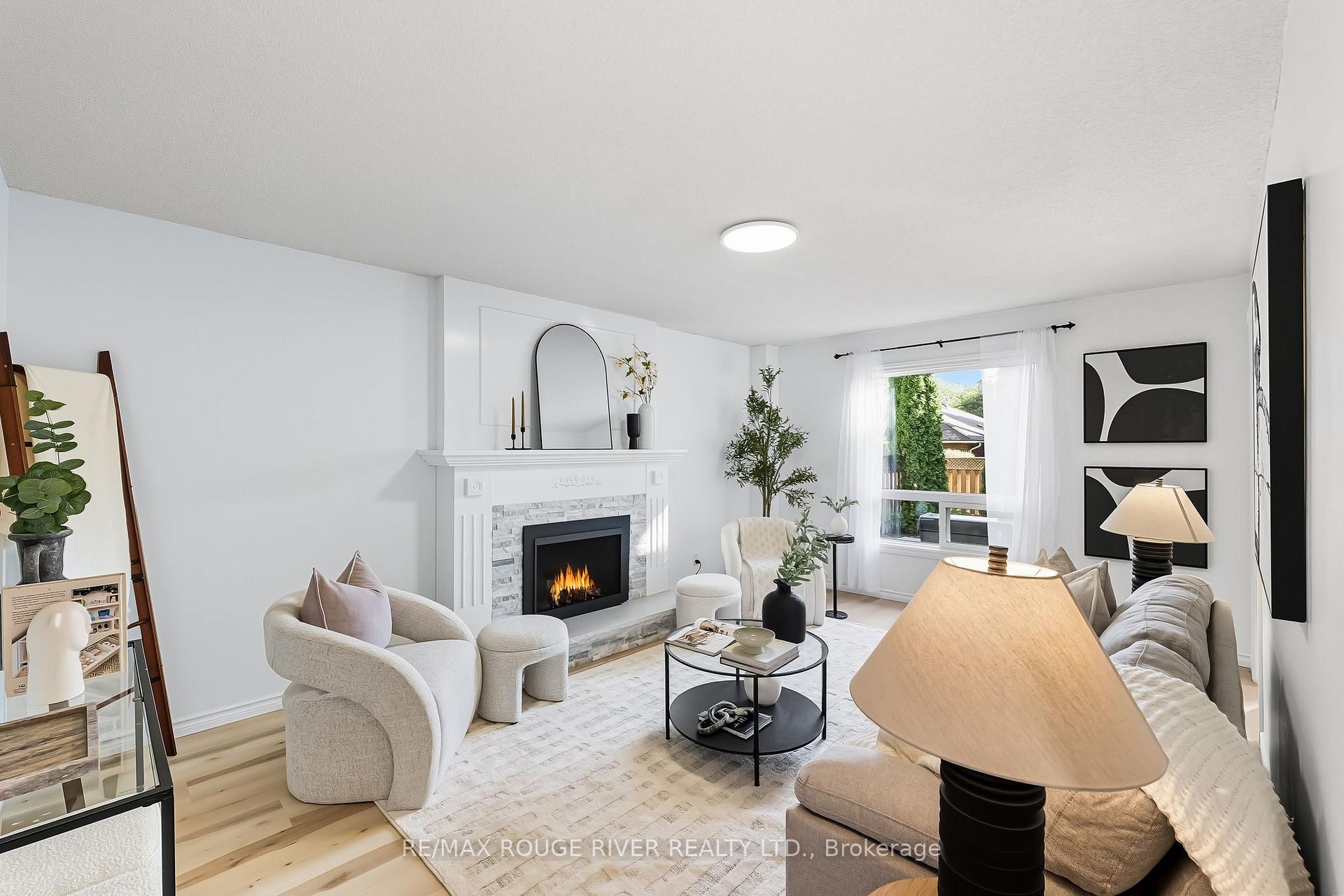 Photo 4 of 28 Wyndfield Crescent, Whitby, Pringle Creek — HOMEH