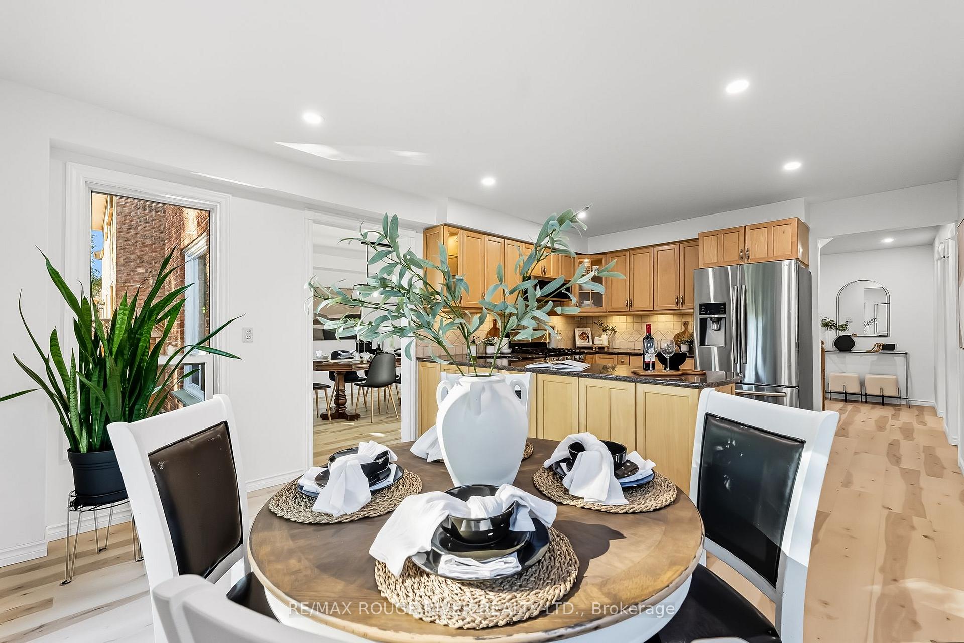 Photo 6 of 28 Wyndfield Crescent, Whitby, Pringle Creek — HOMEH