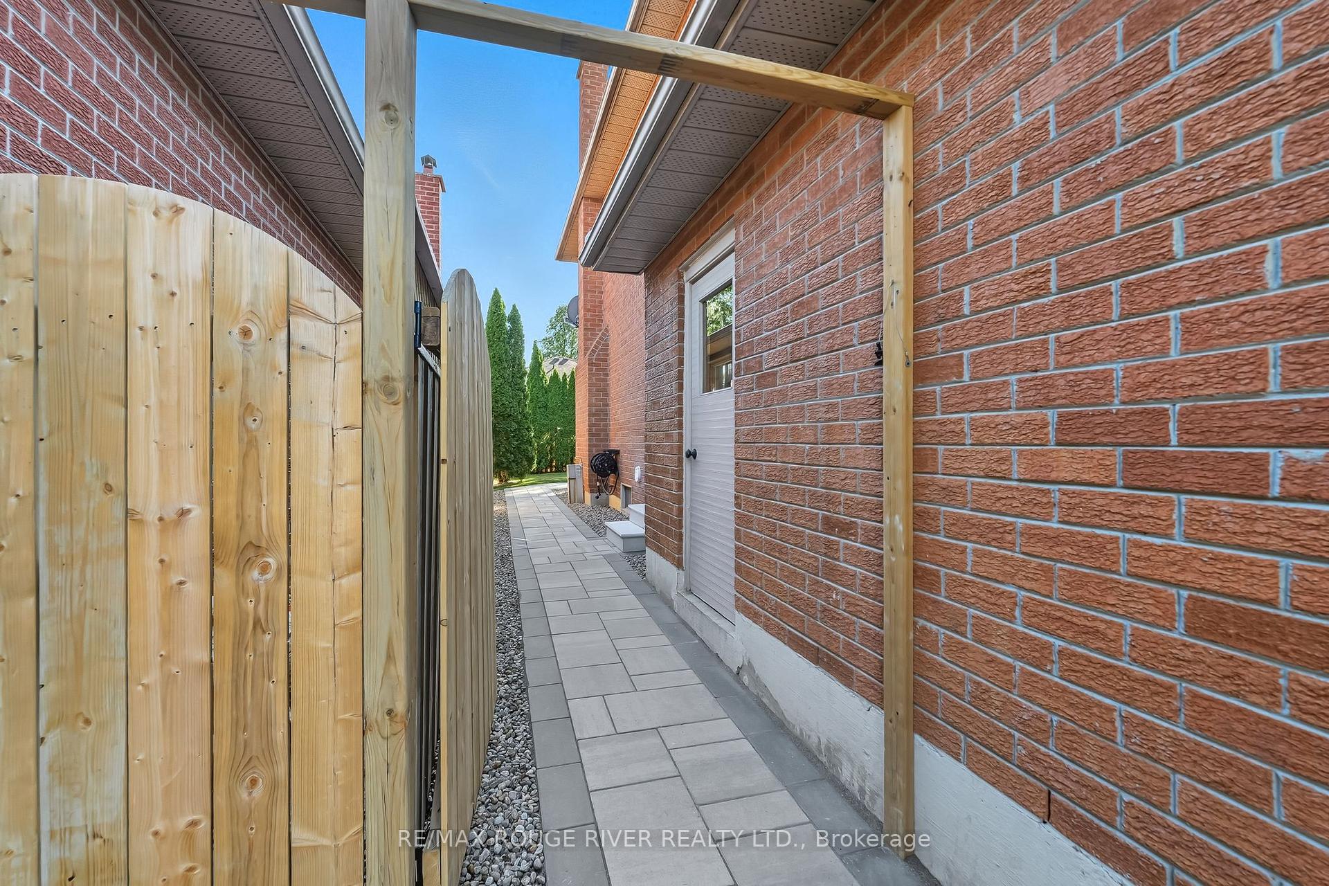 Photo 33 of 28 Wyndfield Crescent, Whitby, Pringle Creek — HOMEH