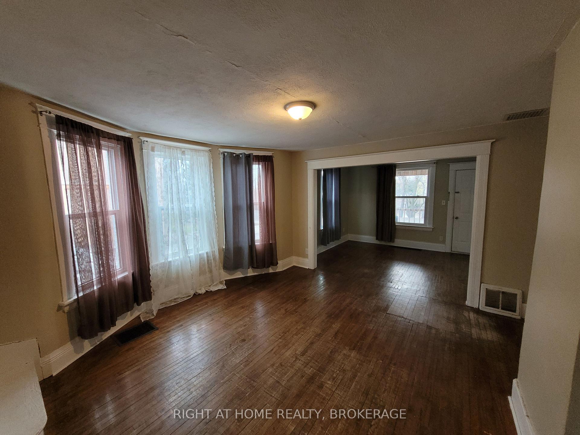 Photo 13 of 118 River Road, Welland, Welland Downtown — HOMEH