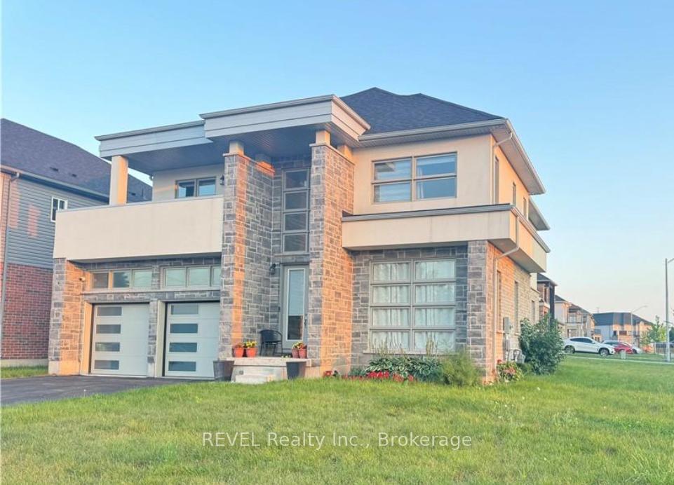 Front of Unit LOWER, 186 Mccabe Avenue N